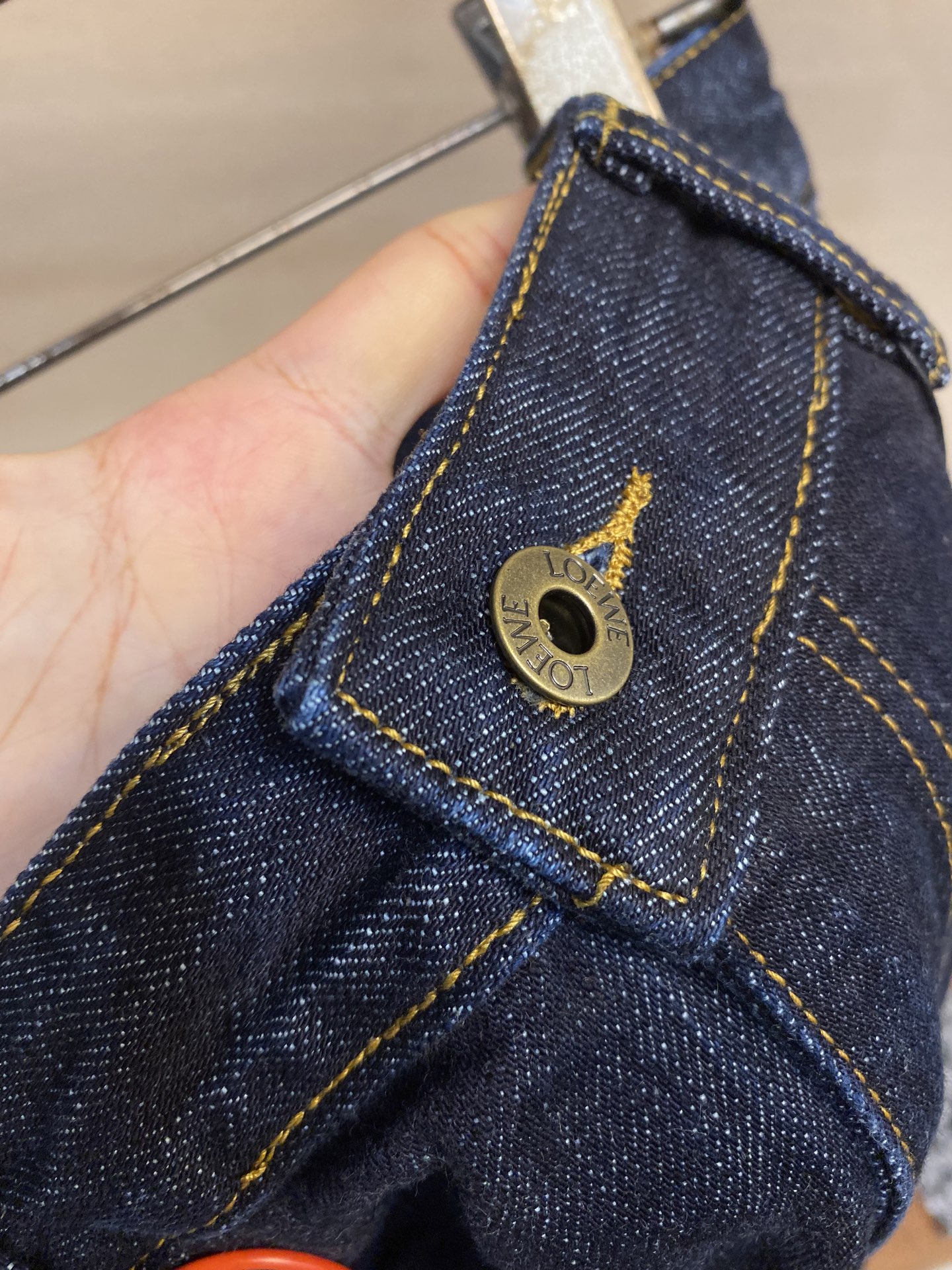 Loewe Anagram Cone Jeans: Customized high-quality denim with unique processes for stylish, comfortable, and distinctive look - 图片 4