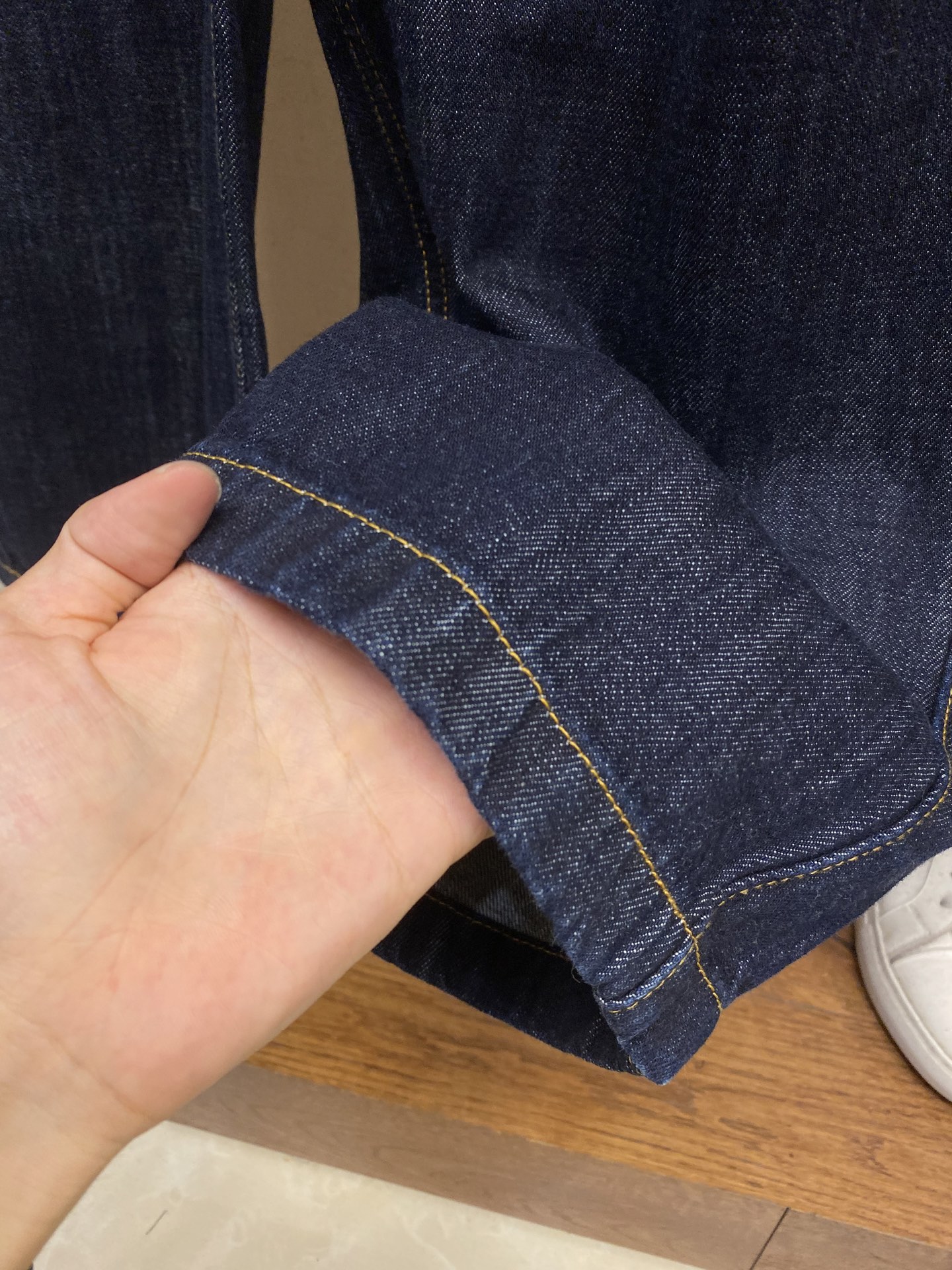 Loewe Anagram Cone Jeans: Customized high-quality denim with unique processes for stylish, comfortable, and distinctive look - 图片 8