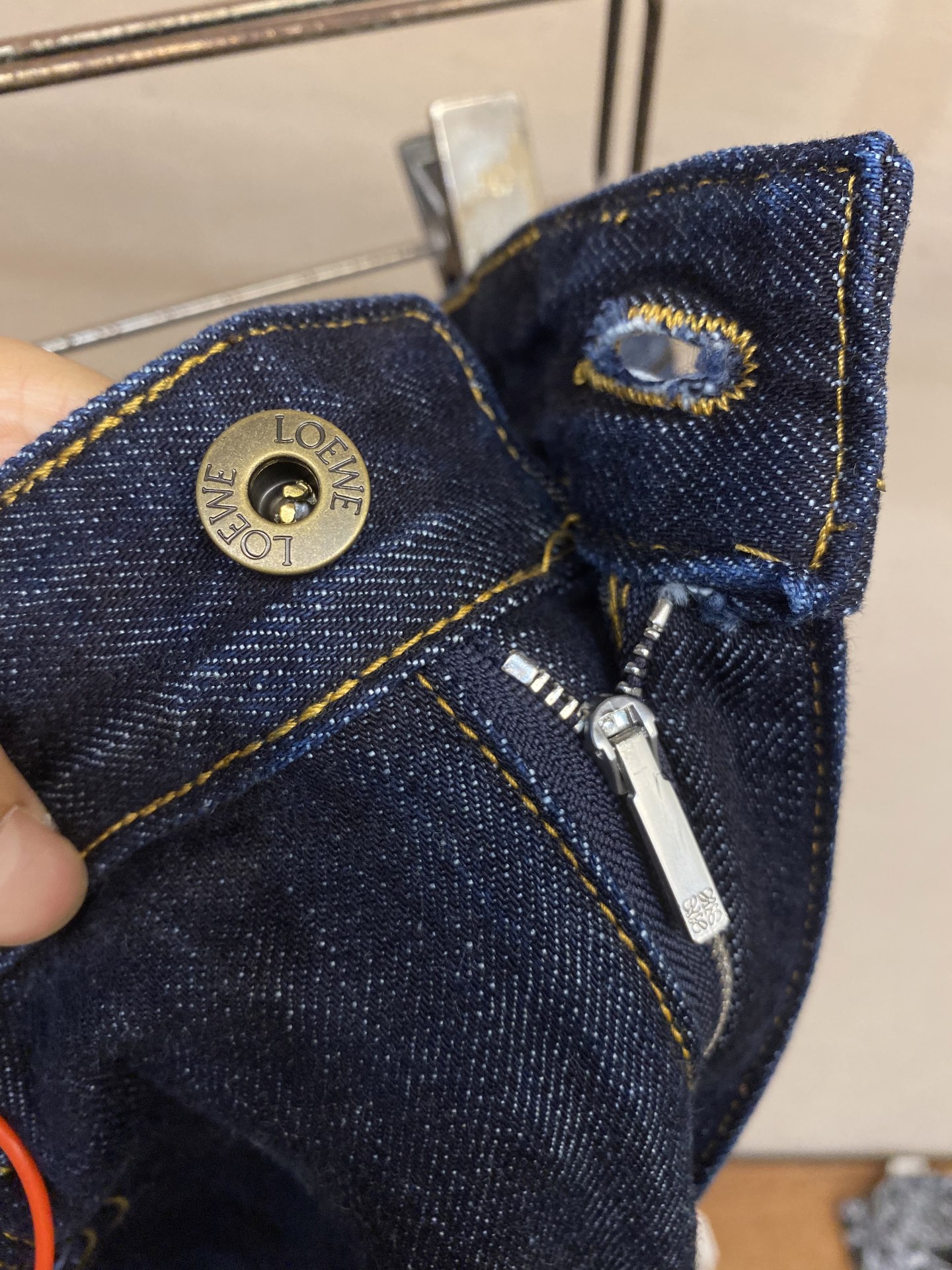 Loewe Anagram Cone Jeans: Customized high-quality denim with unique processes for stylish, comfortable, and distinctive look - 图片 5