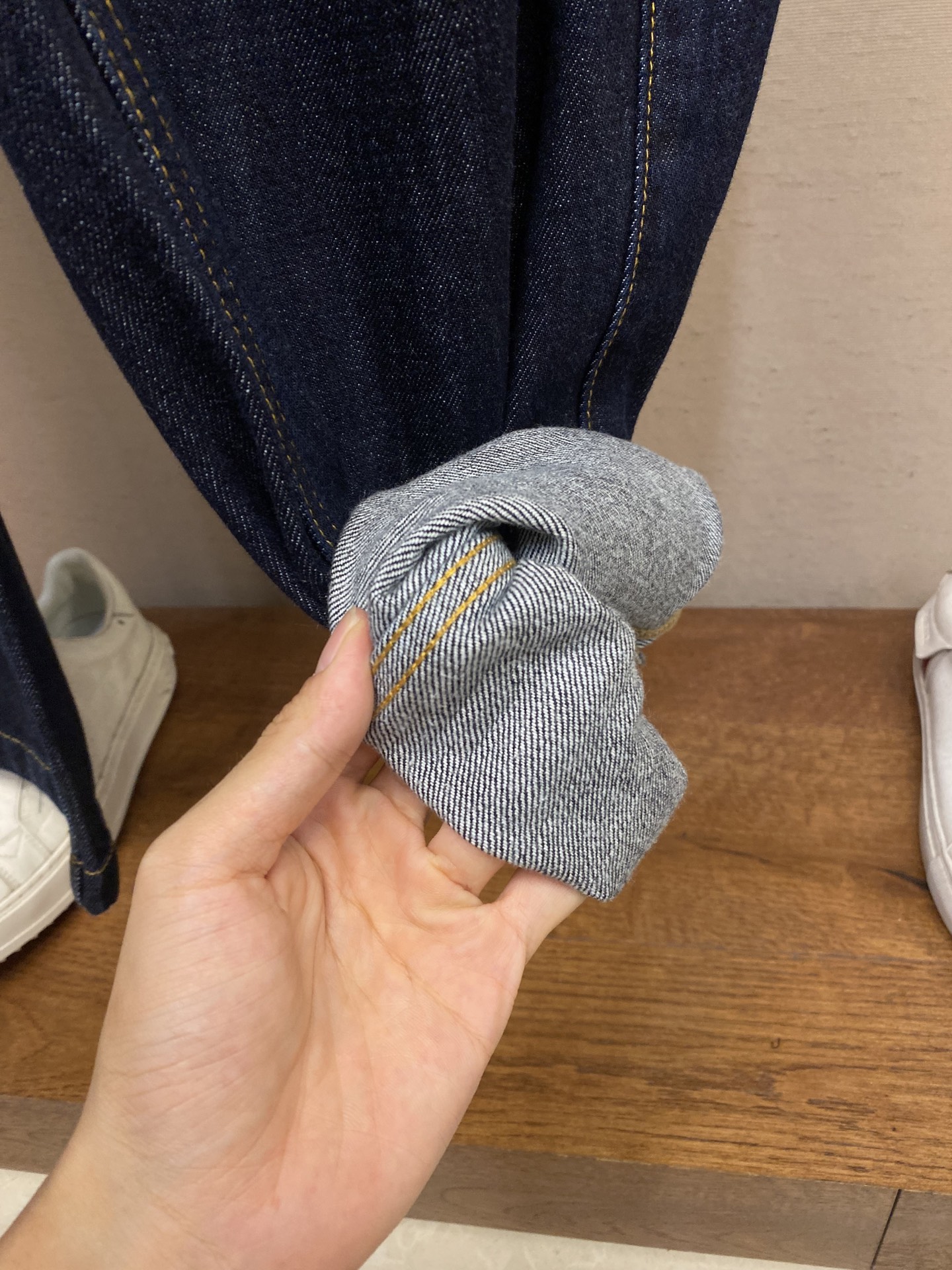 Loewe Anagram Cone Jeans: Customized high-quality denim with unique processes for stylish, comfortable, and distinctive look - 图片 7