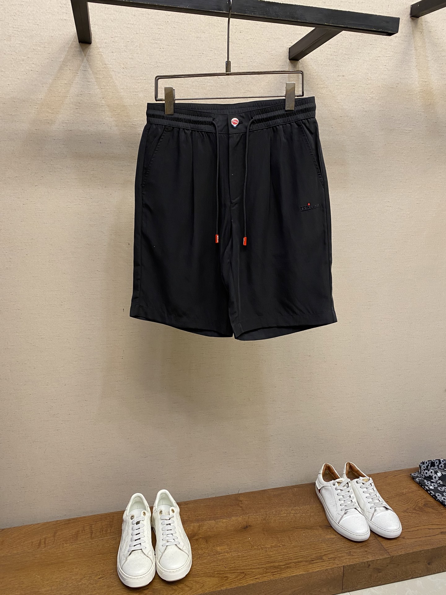 Kiton Men’s Silk-Linen Knit Thong Shorts with Italian Craftsmanship - 图片 1