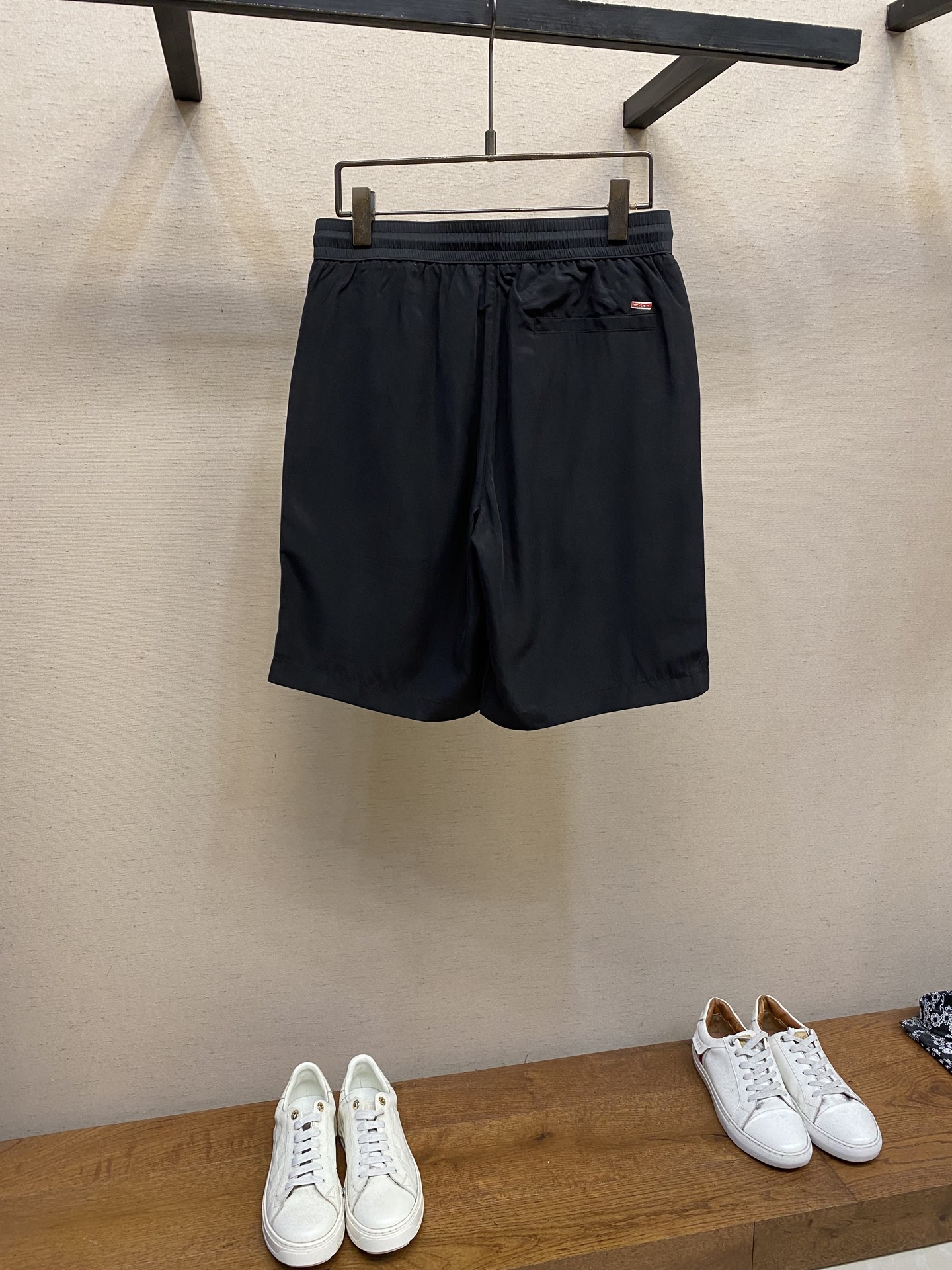 Kiton Men’s Silk-Linen Knit Thong Shorts with Italian Craftsmanship - 图片 2