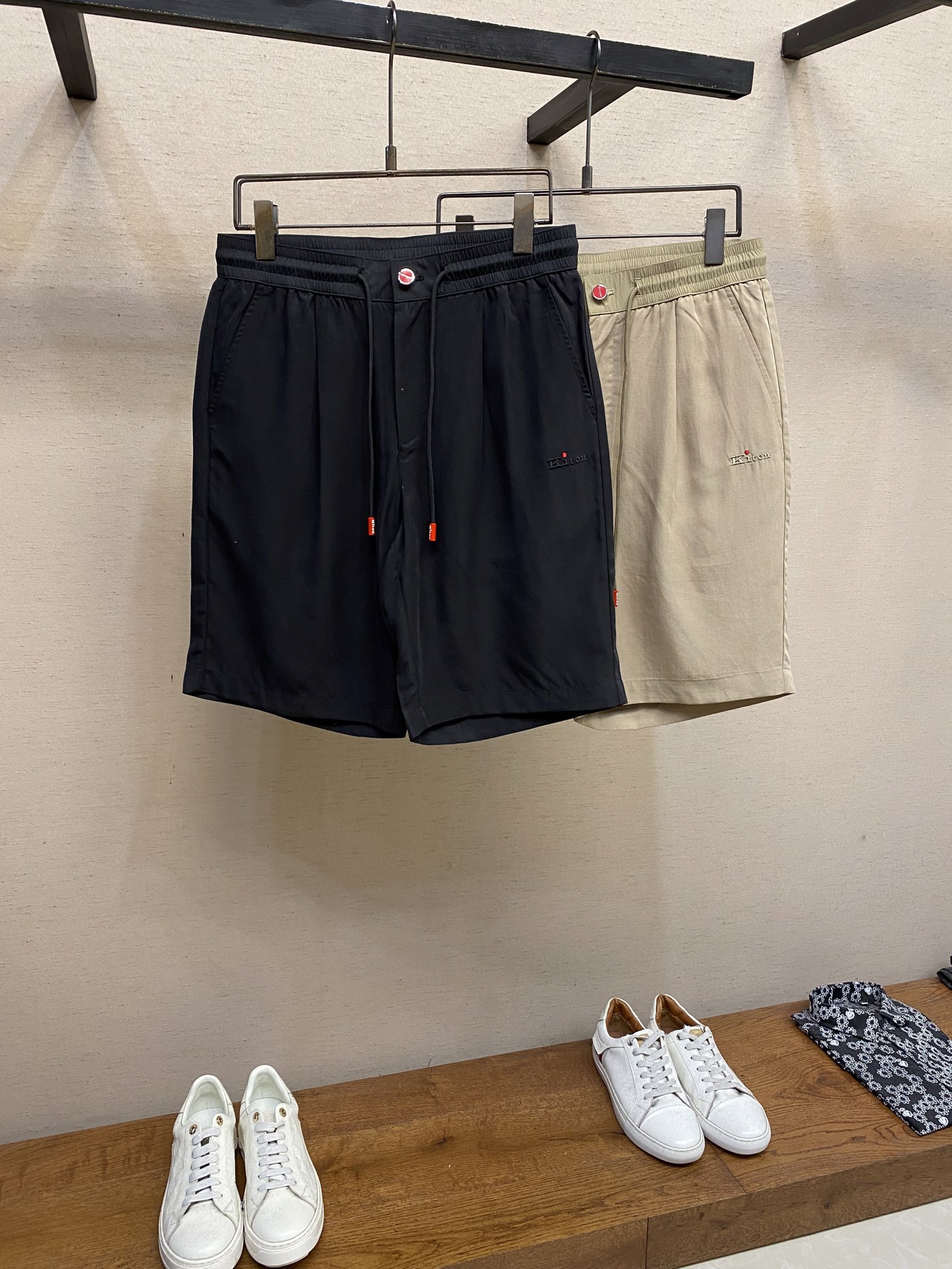 Kiton Men’s Silk-Linen Knit Thong Shorts with Italian Craftsmanship - 图片 3