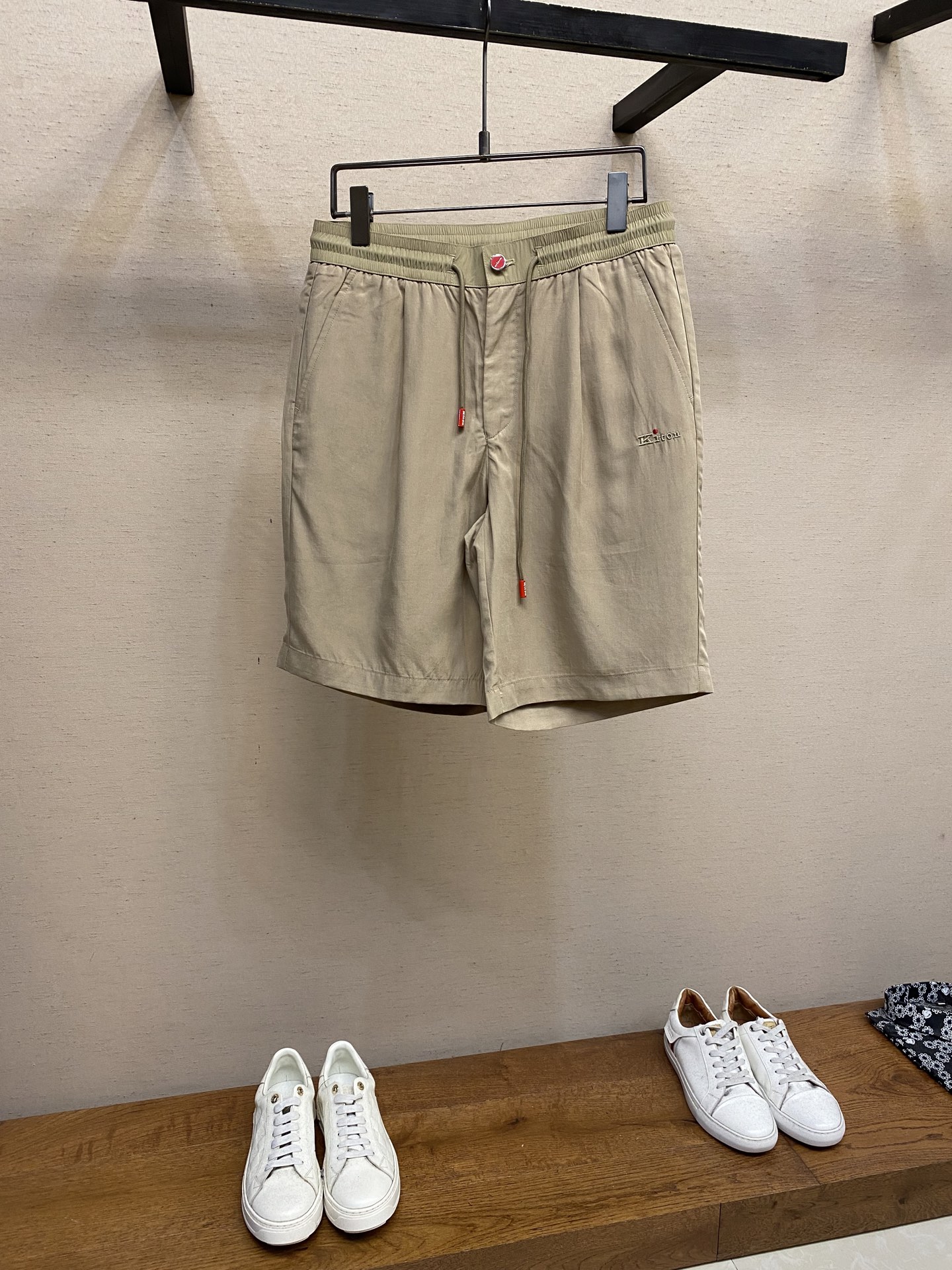 Kiton Men’s Knitted Silk-Linen Shorts: Premium Craftsmanship, Comfort, and Style