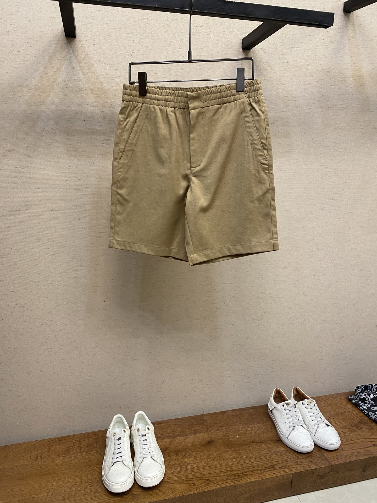 NO:455764,Zzegna, men's casual shorts, the latest top-body style is invincible!  This pants are very versatile, elastic waist, and can be worn for daily work. They are a perfect combination of fashionable and leisure and outdoor sports, so whether you wear them normally or outdoors, they are your best choice. Extreme comfort and quick sweating are the most popular key points, improving the comfort of wearing and suitable for aerobics and trail running conditions. This style is a running casual pants with an extremely wide range of applications, allowing you to naturally maintain a love for sports in summer, or you can wear them in casual life. Size S-2xl, shorts, alexander wang19860909Zzegna,男士休闲短裤 最新款上身版型无敌正！ 绝对可以闭眼收的一款 此款裤子非常百搭,弹力腰围,日常上班 户外运动都可以穿着,是时尚休闲与户外运动的完美结合,所以无论您平时穿或者户外穿都是您的最佳选择. 极致舒适和快速排汗是备受青睐的重点,提升穿着舒适度,适合有氧运动和越野跑条件下穿着,此款是一件适用范围极其广泛的跑步休闲裤,让你在夏天自然可以保持对运动热爱,也可以在休闲生活中穿着 尺码S-2xl,,shorts,alexander wang,Men's clothing