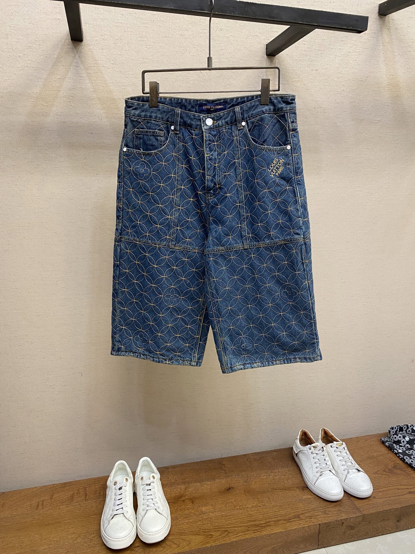 NO:456862,1V, Louis Vuitton men's casual pants Dandy Monogram embroidered pearl rivet new style jeans Size S-XL, louis vuitton, jeans, alexander wang198609091V、路易威登男士休闲裤DandyMonogram刺绣珍珠铆钉新款牛仔裤 尺码S-XL,,louis vuitton,jeans,alexander wang,Men's clothing