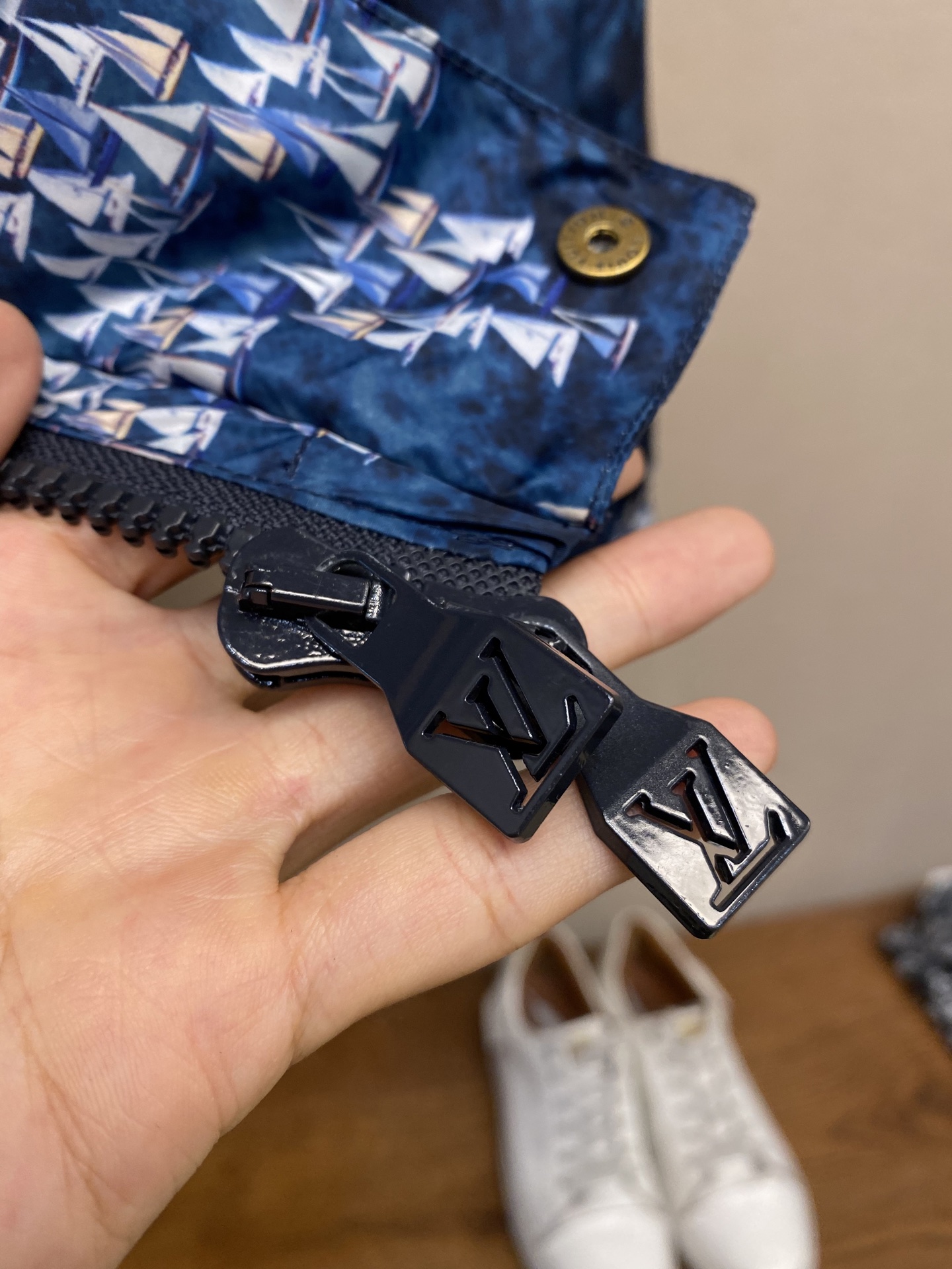 🌟🌟【复刻】1V ，路易家 本款防风夹克取材轻盈科技面料，以 Monogram Regatta 图案描摹