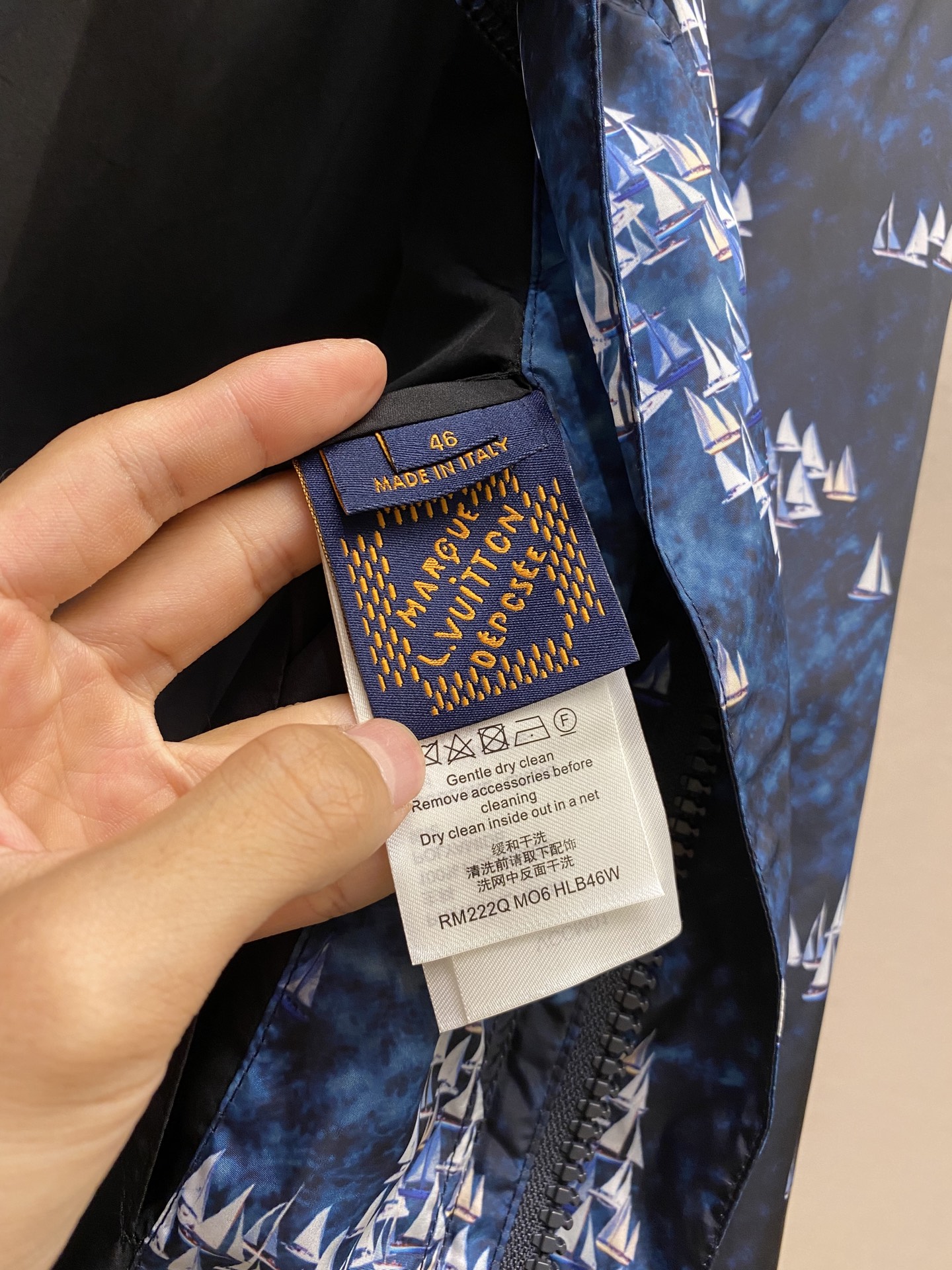 🌟🌟【复刻】1V ，路易家 本款防风夹克取材轻盈科技面料，以 Monogram Regatta 图案描摹