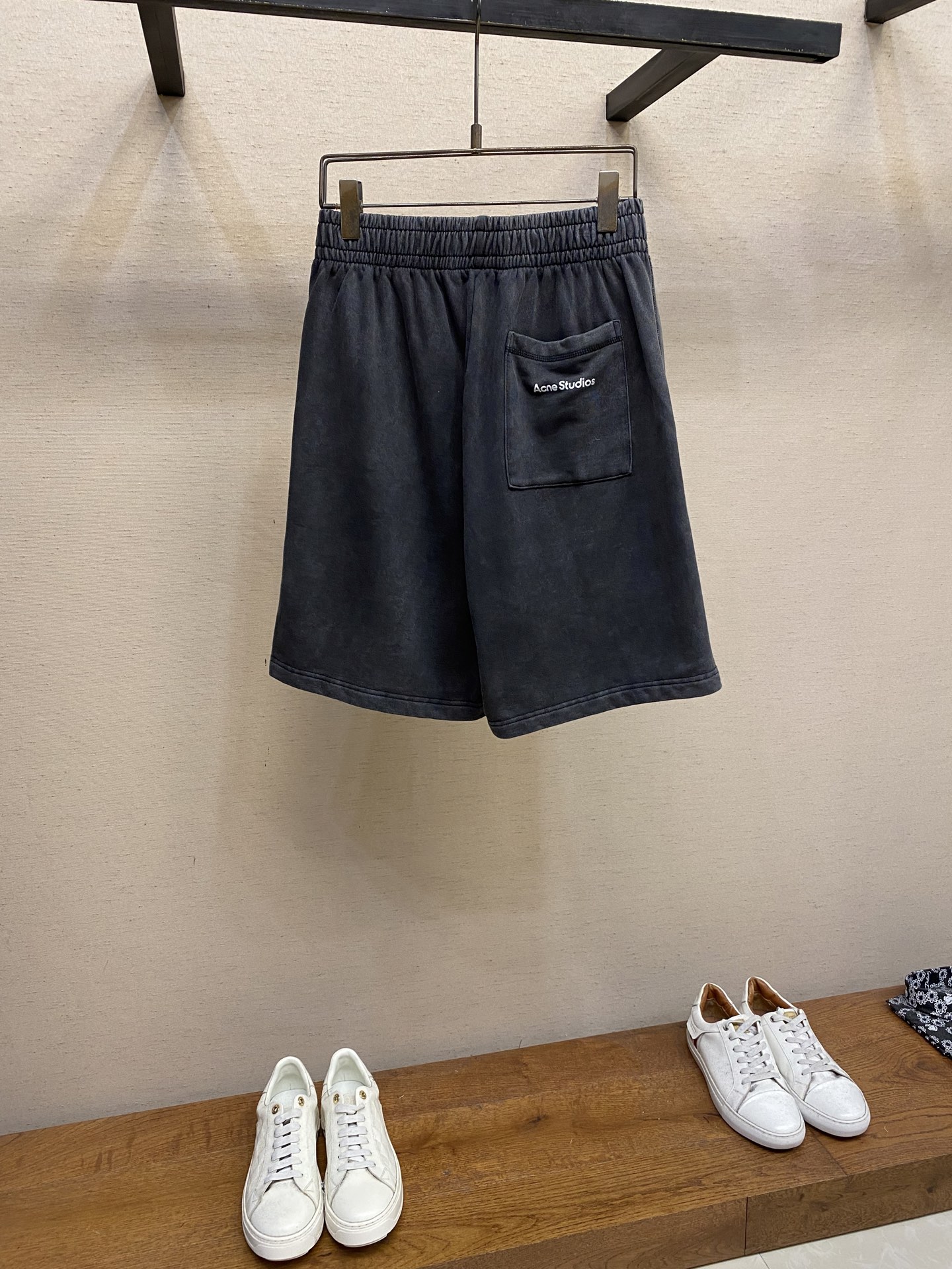 Acne Studios Men’s Leisure Shorts: Comfortable, Stylish, and Ideal for Exercise - 图片 2