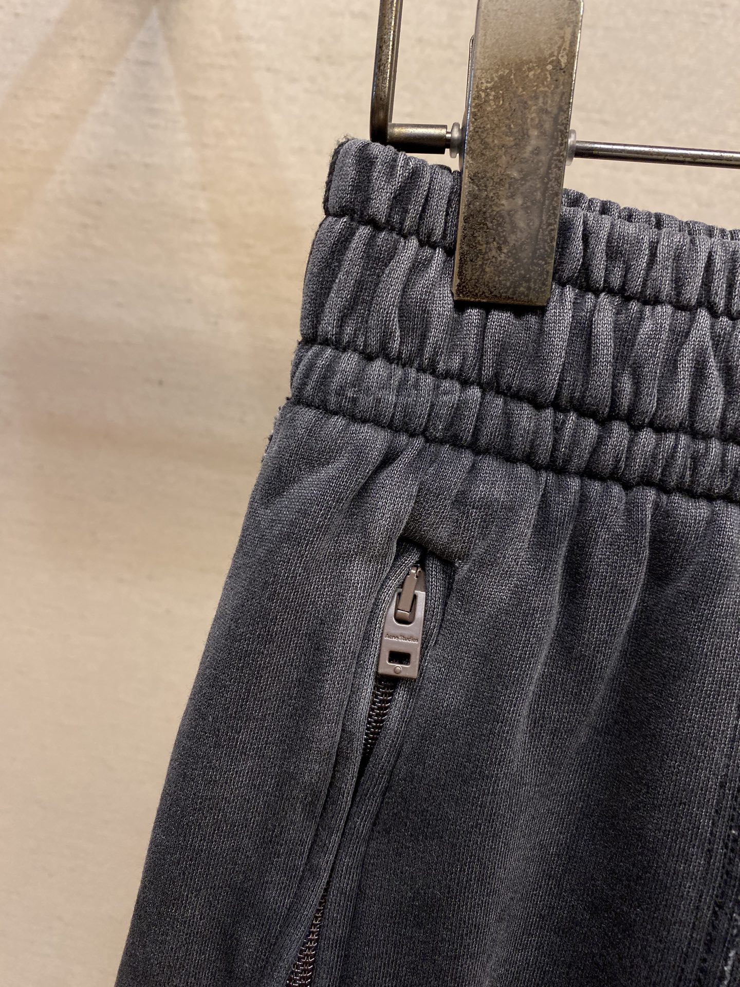 Acne Studios Men’s Leisure Shorts: Comfortable, Stylish, and Ideal for Exercise - 图片 5