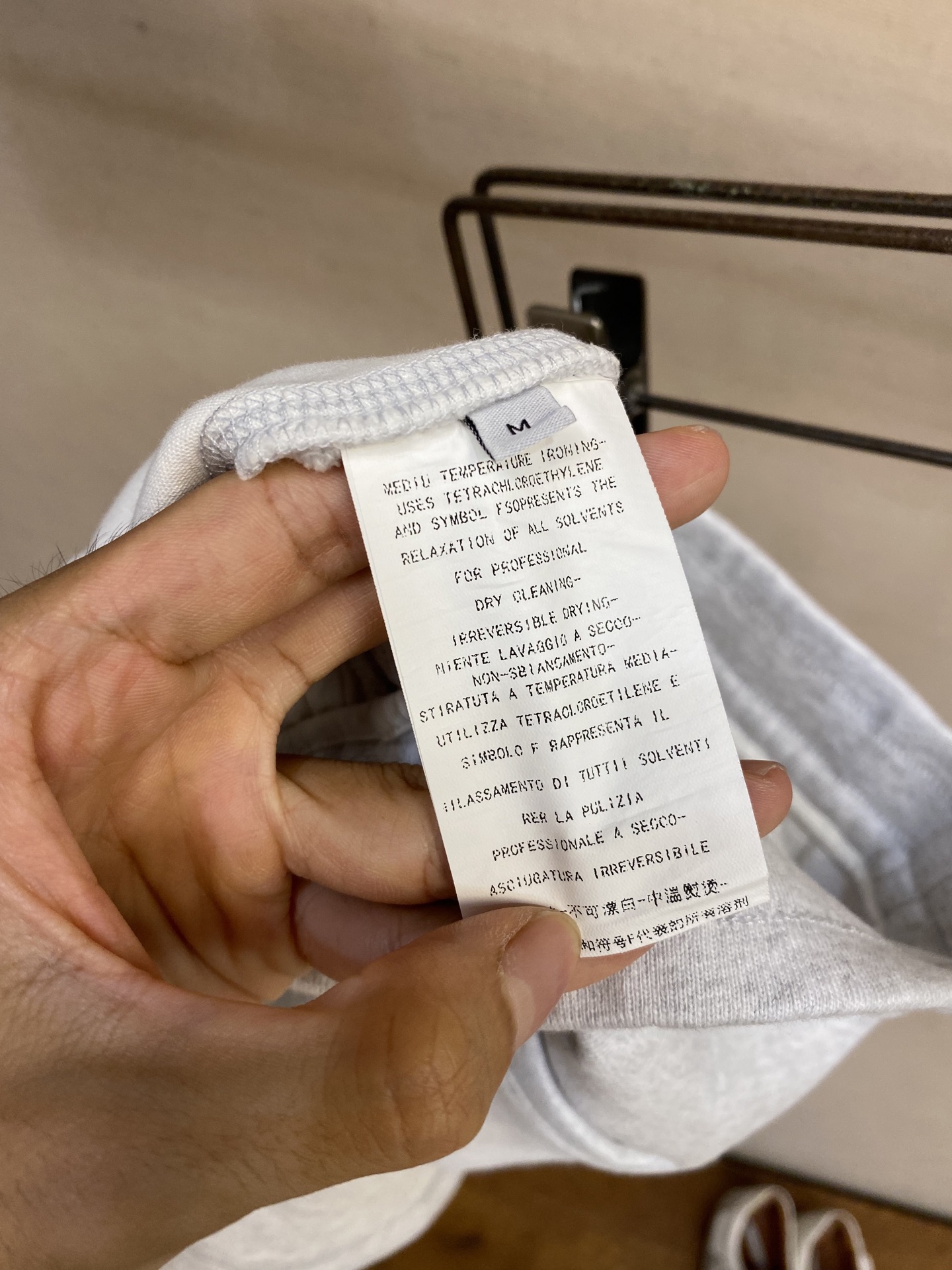 Miu Miu Men’s Leisure Shorts: Fashionable and Functional for Outdoor Activities - 图片 5