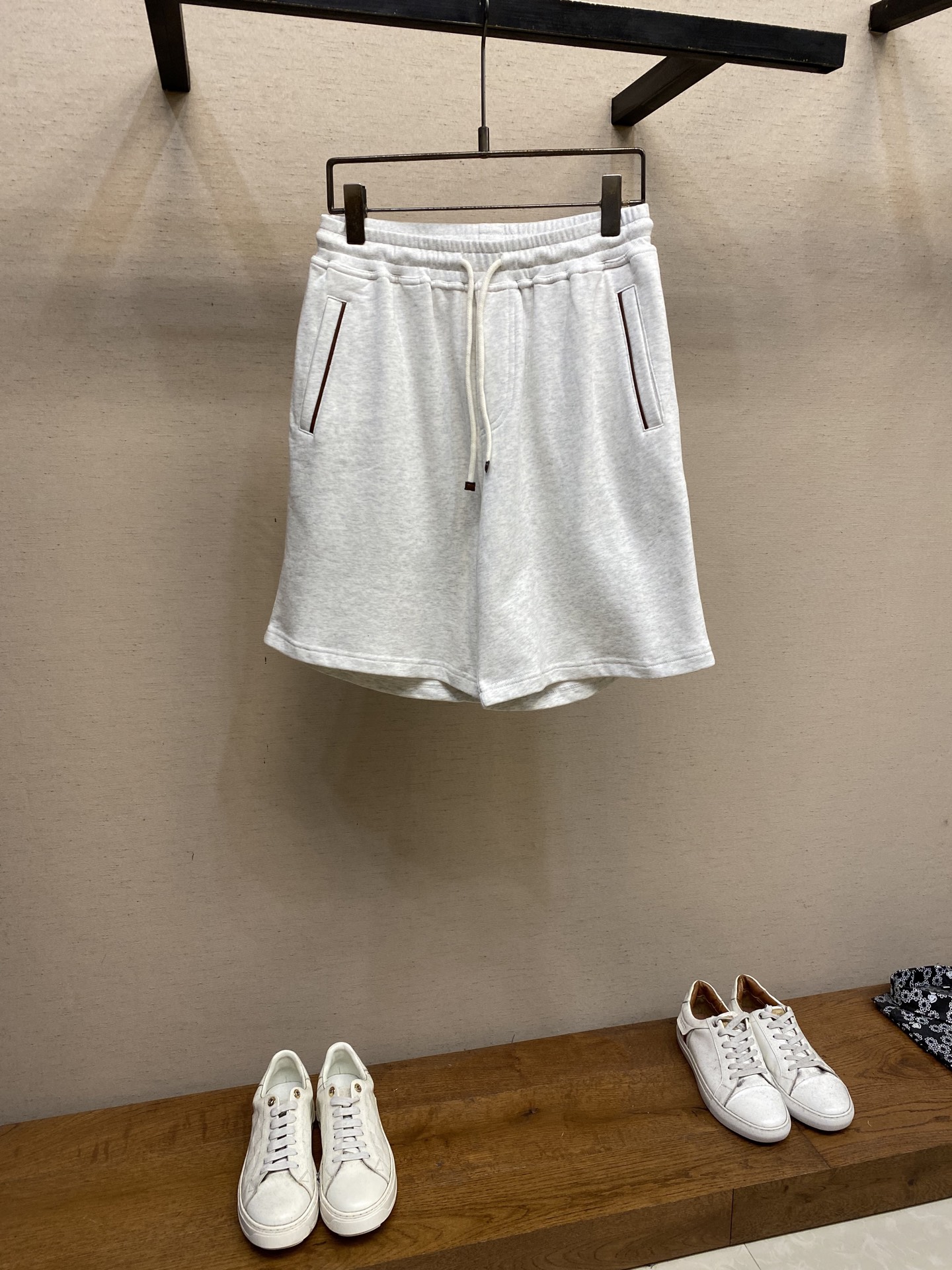 Latest Version Men’s Leisure Shorts: Fashionable and Functional for Exercise and Leisure.