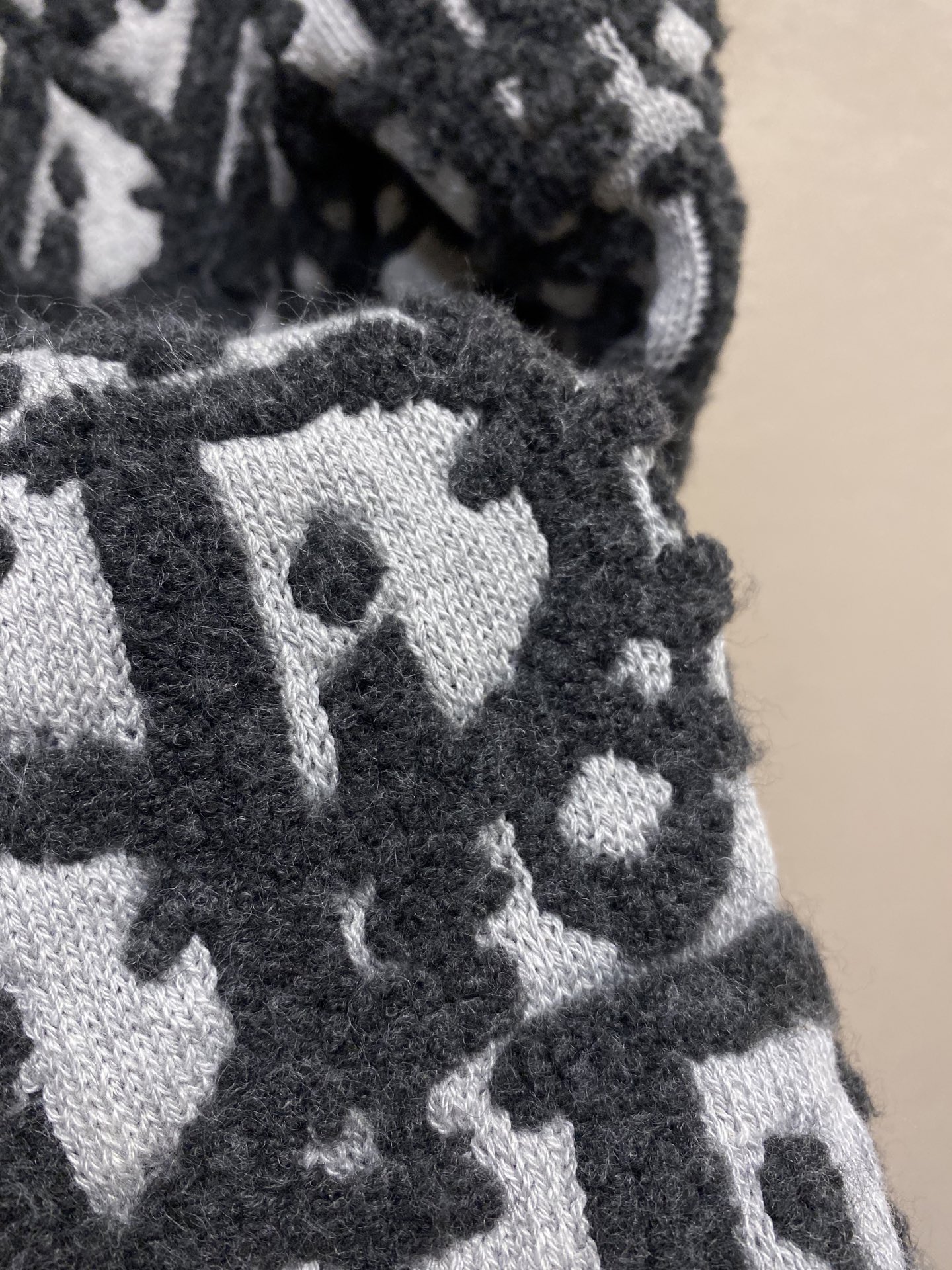 “Dior Knitting Shirt in White Wool Blend with Florist Detail and Oblique Pattern” - 图片 6