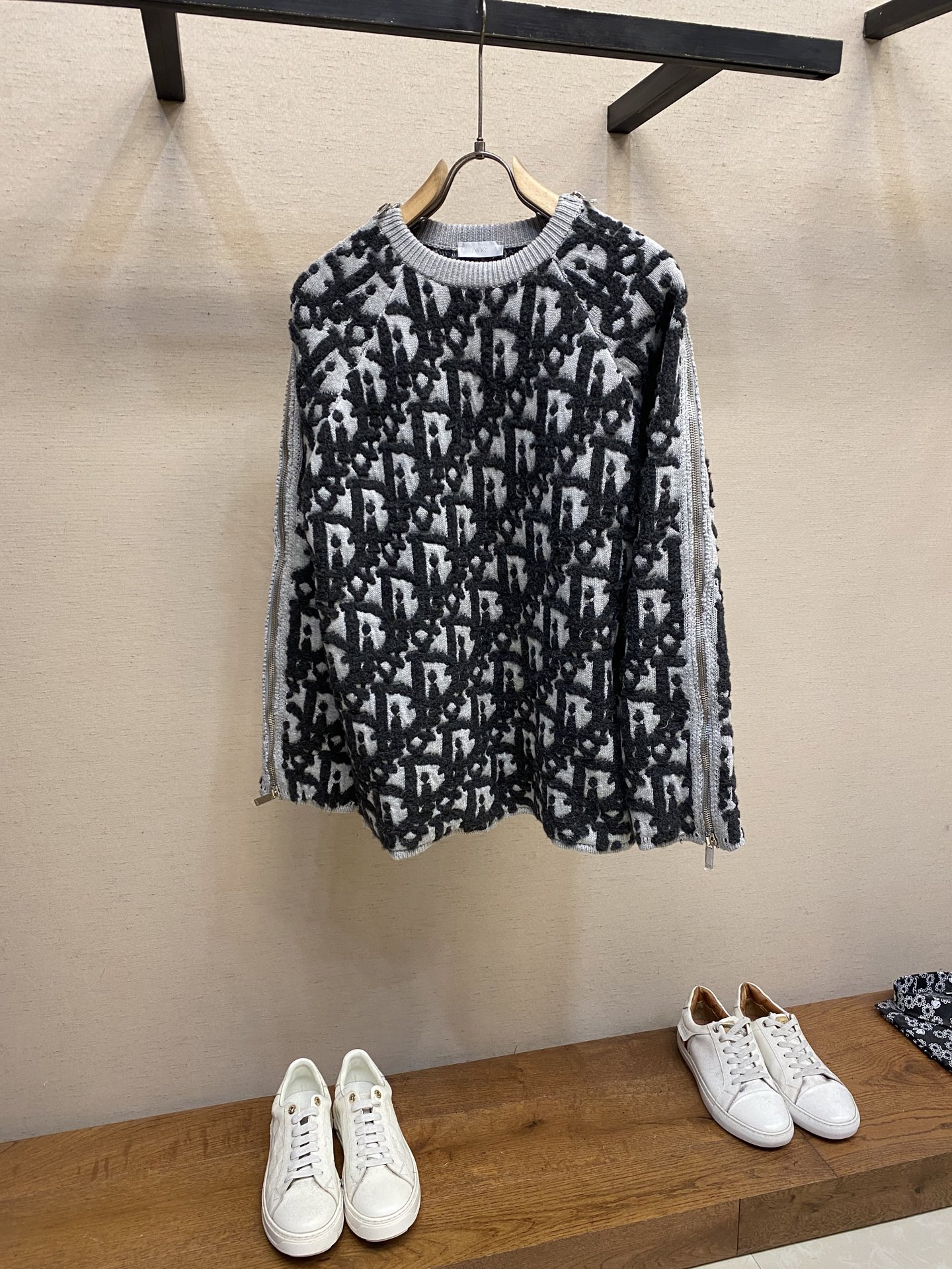 “Dior Knitting Shirt in White Wool Blend with Florist Detail and Oblique Pattern”