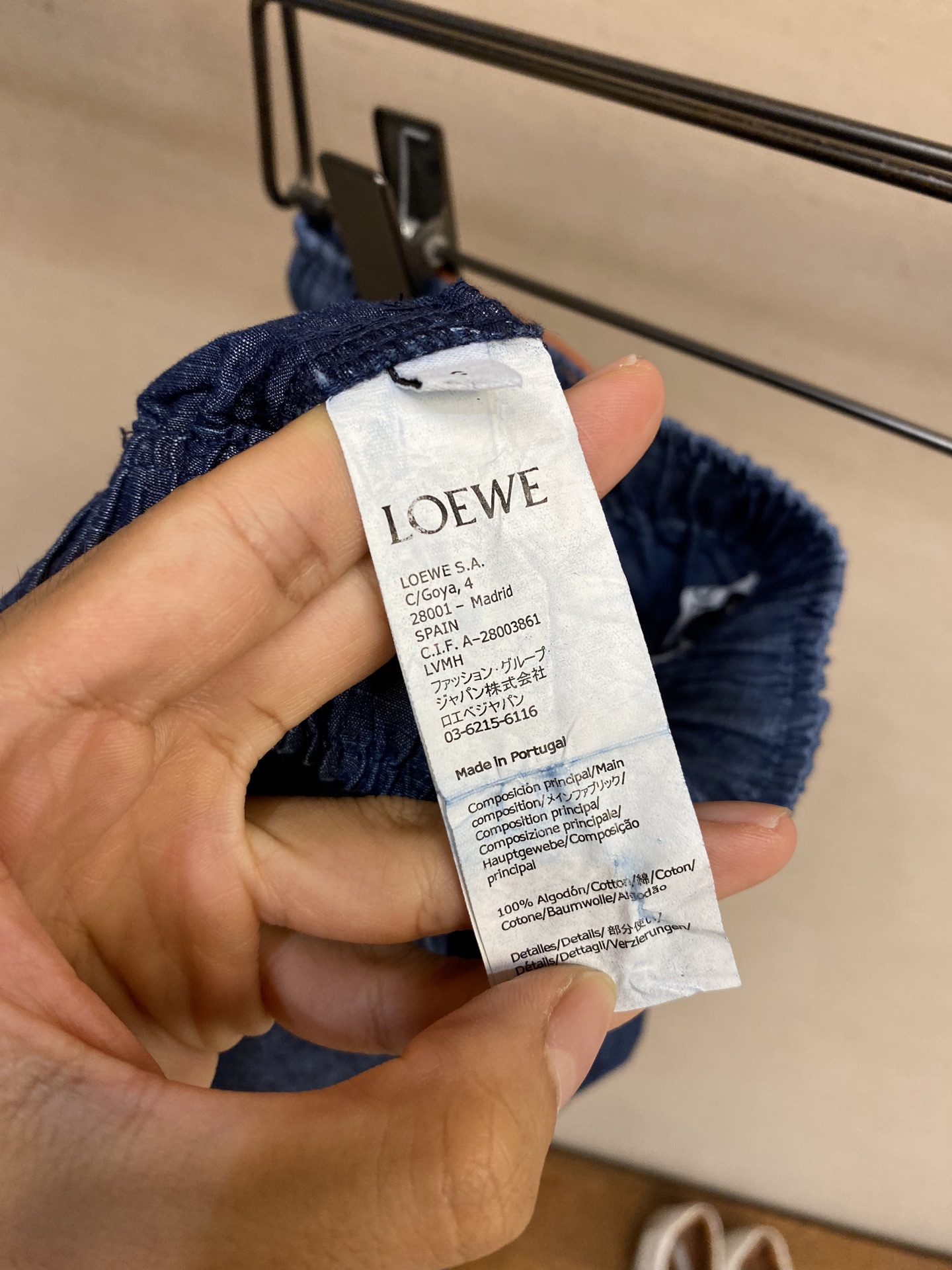 Loewe Blue Cowboy Shorts: Lightweight, Stylish, and Easy Care Instructions - 图片 5