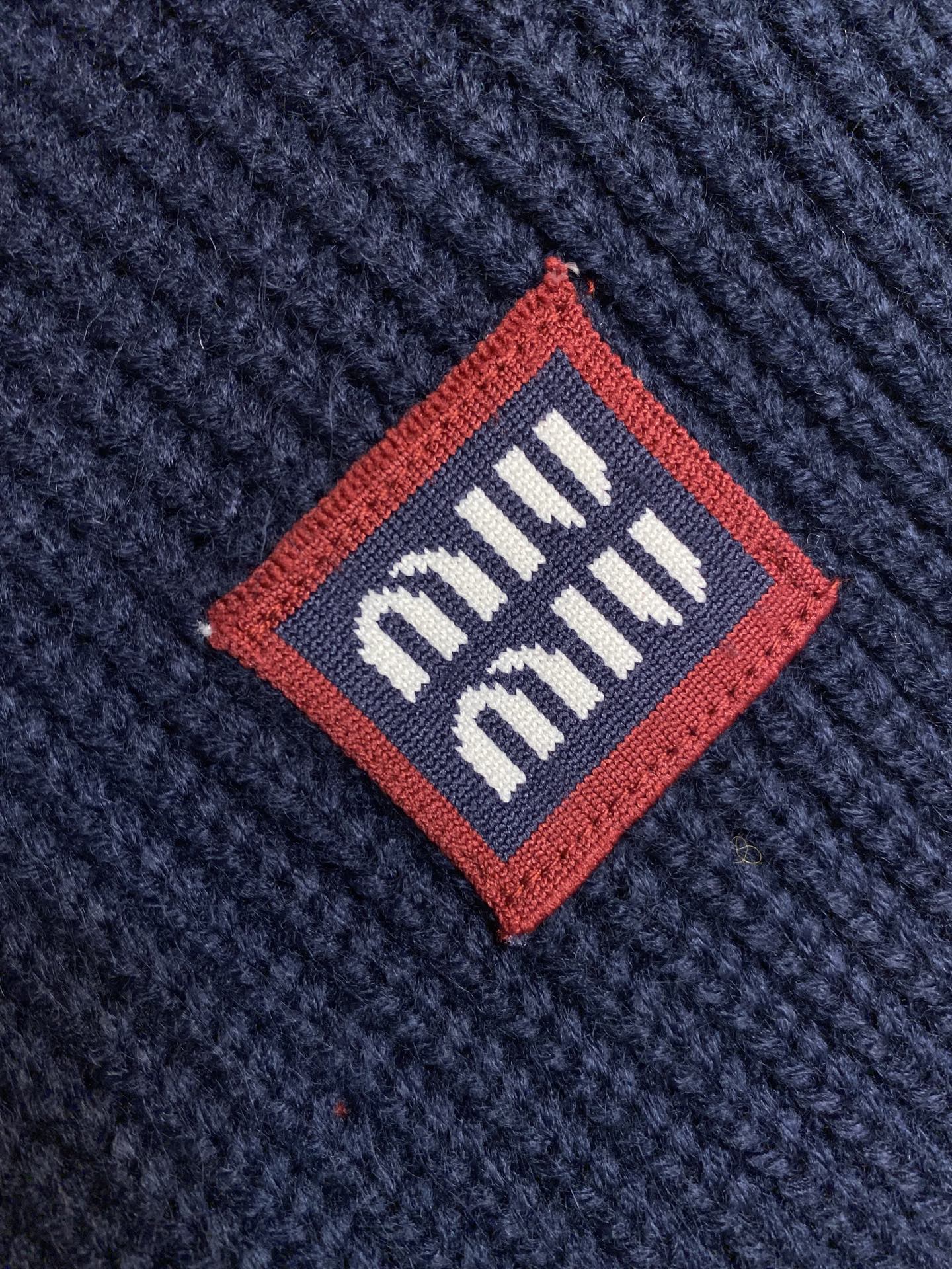 Miu Miu Oversize Wool-Cotton Knit Shirt with Horn Buttons - 图片 5