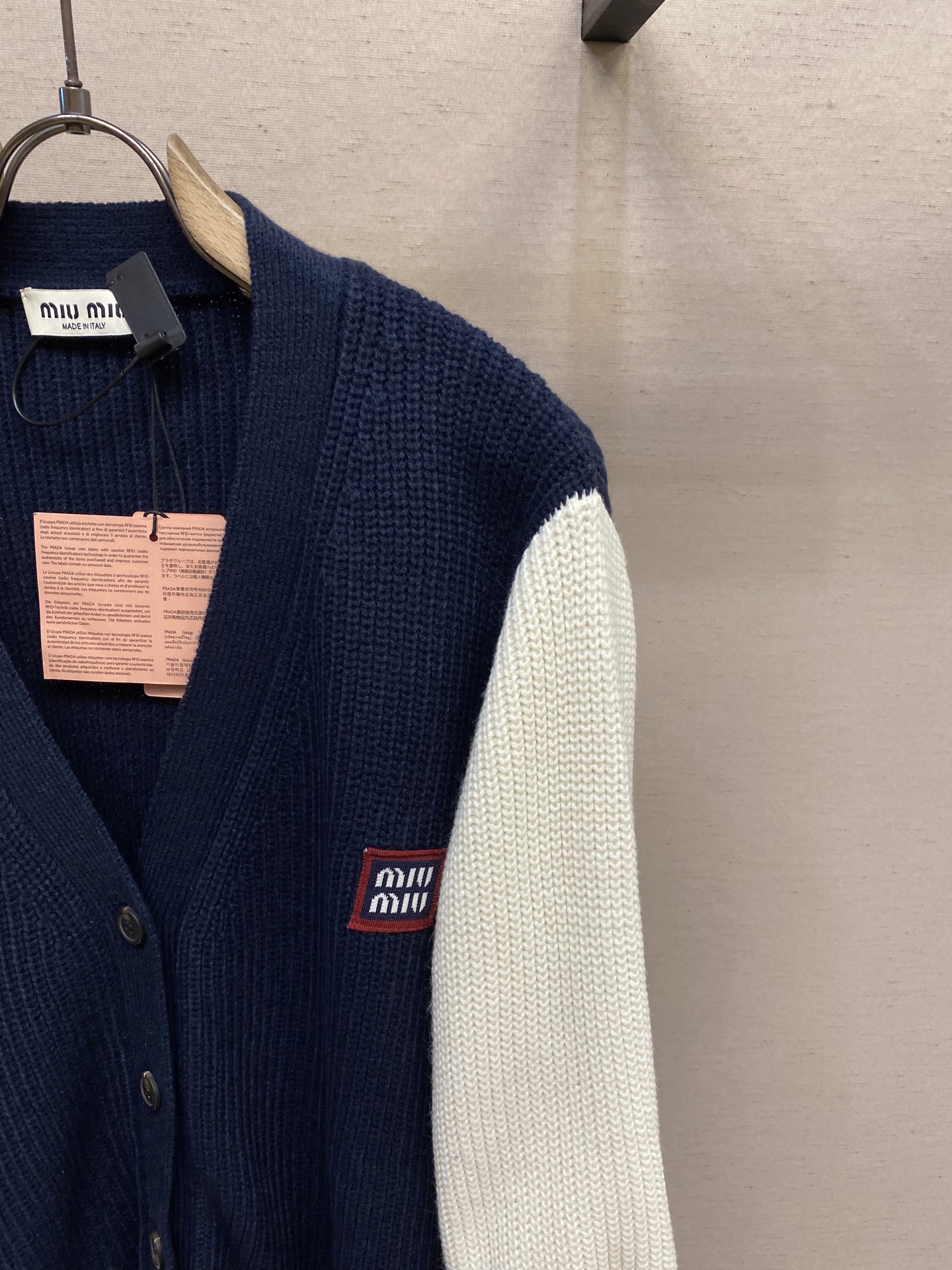 Miu Miu Oversize Wool-Cotton Knit Shirt with Horn Buttons - 图片 4