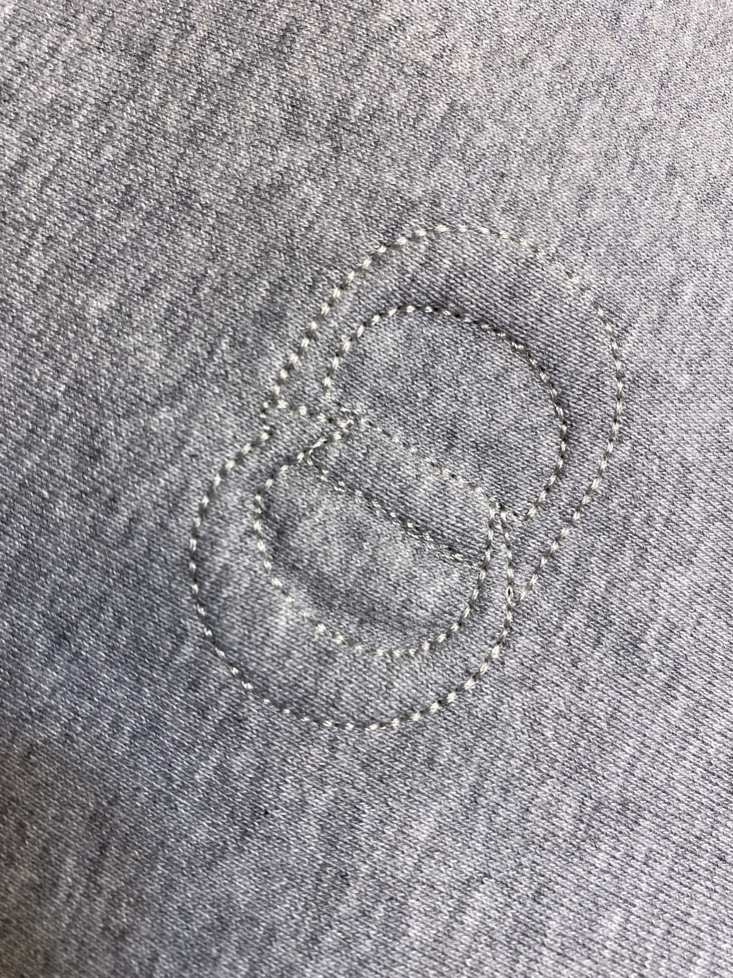 Dior Embroidered CD Symbol Polo Zipper: Velvet Polo with Iconic Embroidery - 图片 5