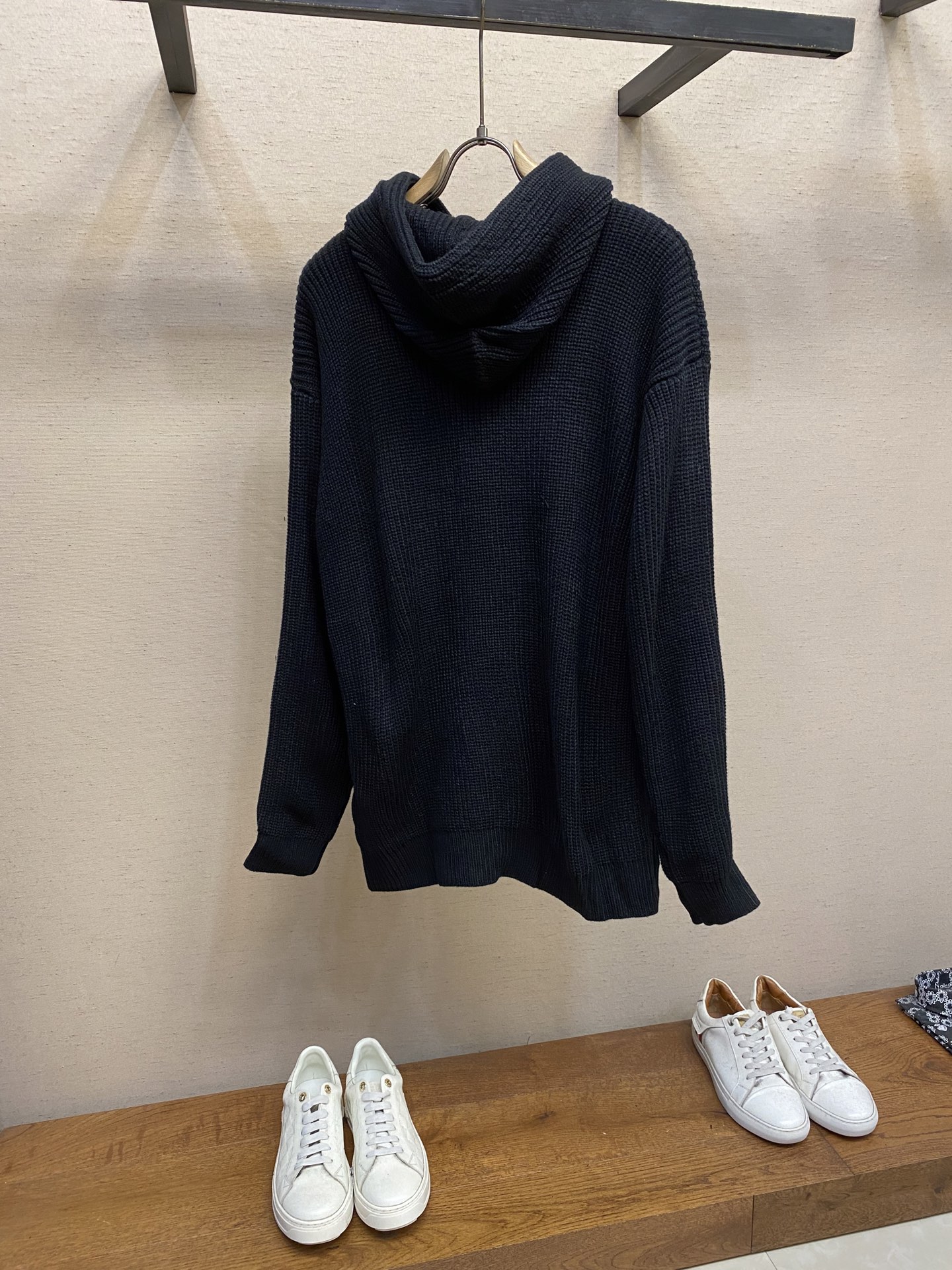 Embroidered Celine Hoodie in Premium Wool-Cotton Blend with Velvet Details. - 图片 2