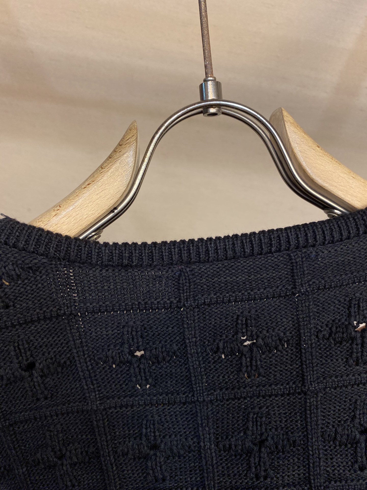 “Monogram Florist Pattern Cotton Wool Knitwear with LV Logo, Crochet Design – Size S-XL” - 图片 9