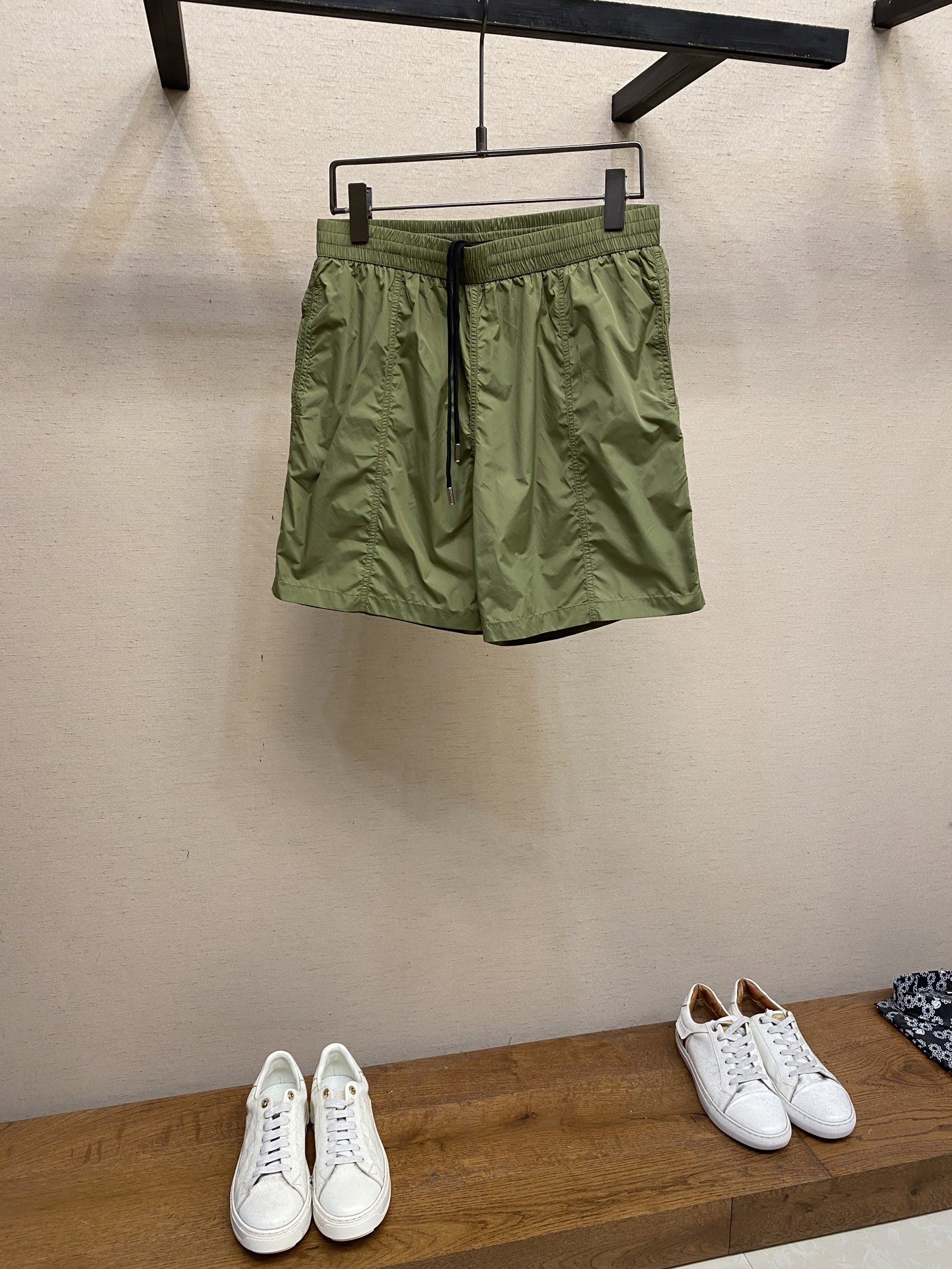 Summer Beach Tour Recreational Shorts with Classic Bangs and Colorful Details - 图片 1