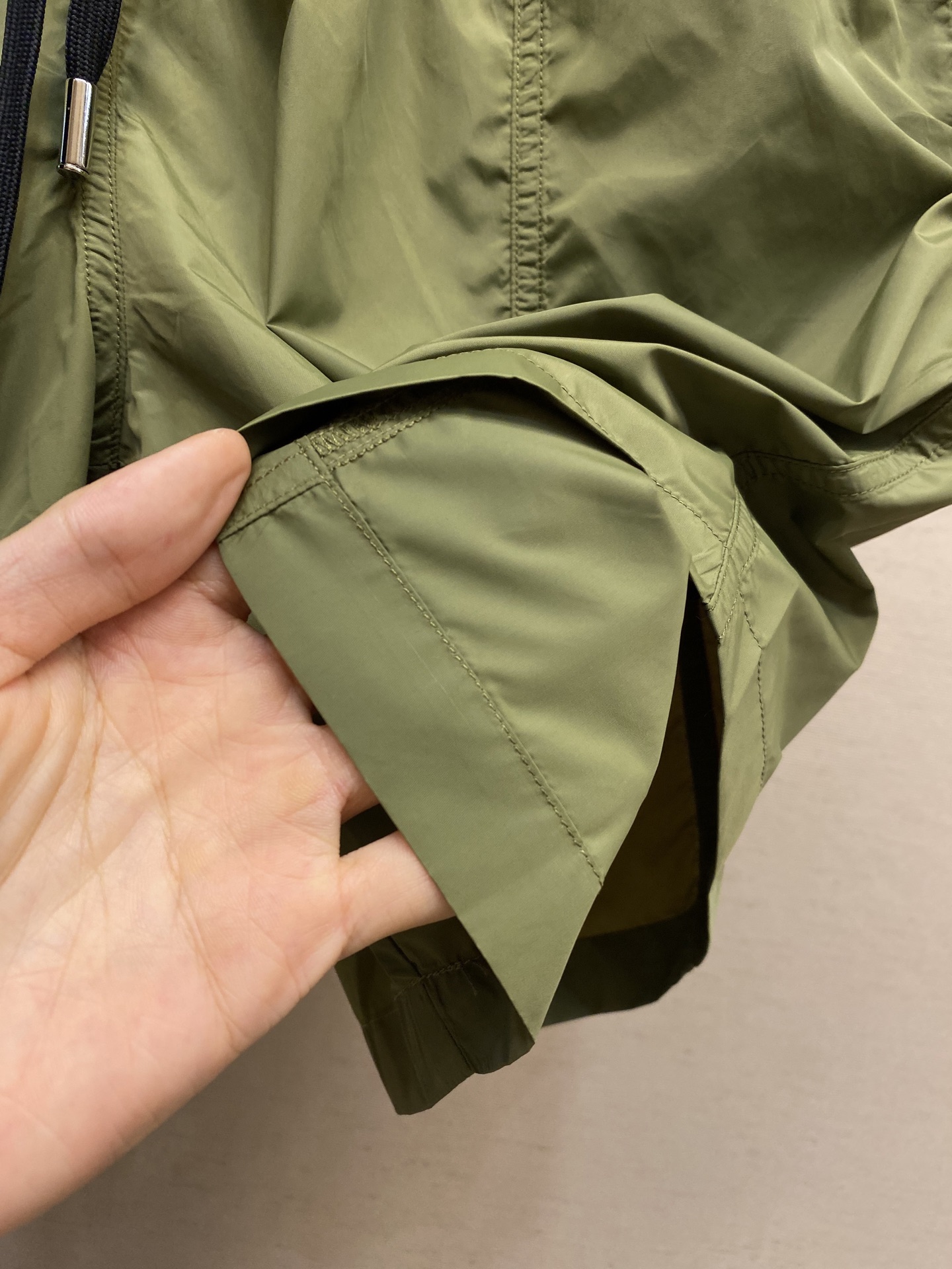Summer Beach Tour Recreational Shorts with Classic Bangs and Colorful Details - 图片 6