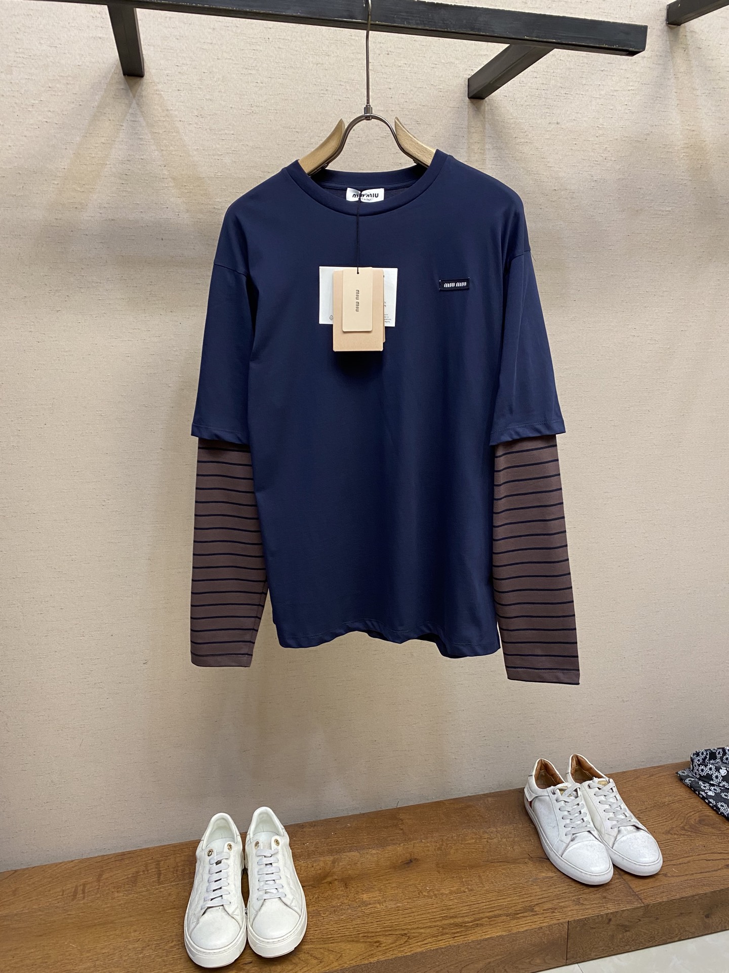 Miu Miu Brown Stripes Fake Two Long Sleeves: Cotton-Lined Fabric, Unique Stripe Design - 图片 1