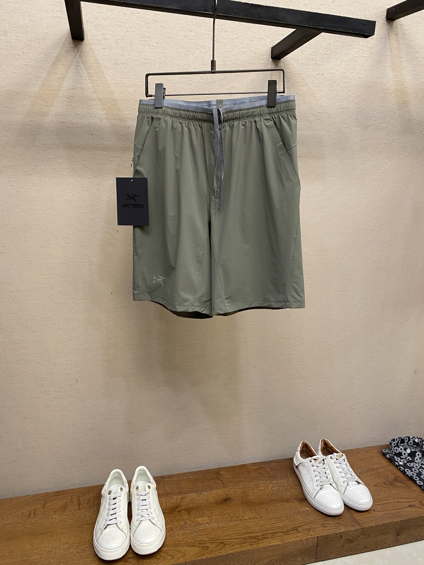 Arcteryx Apparel: Jogging Shorts, Sandals, Slumber Shorts, Incendo Jacket, Sizing Guide - 图片 1