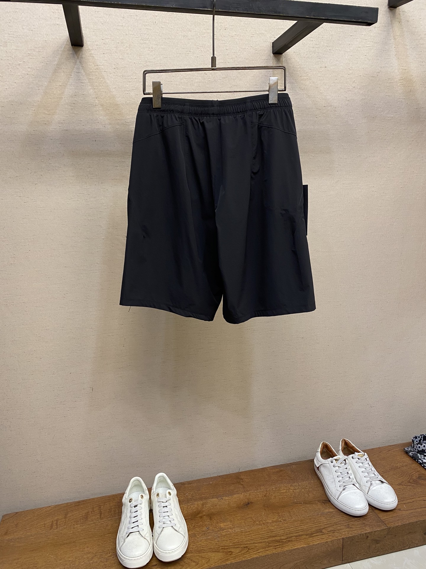 Arcteryx Apparel: Shorts, Sandals, Incendo Jacket – Sizes and Measurements Included - 图片 2