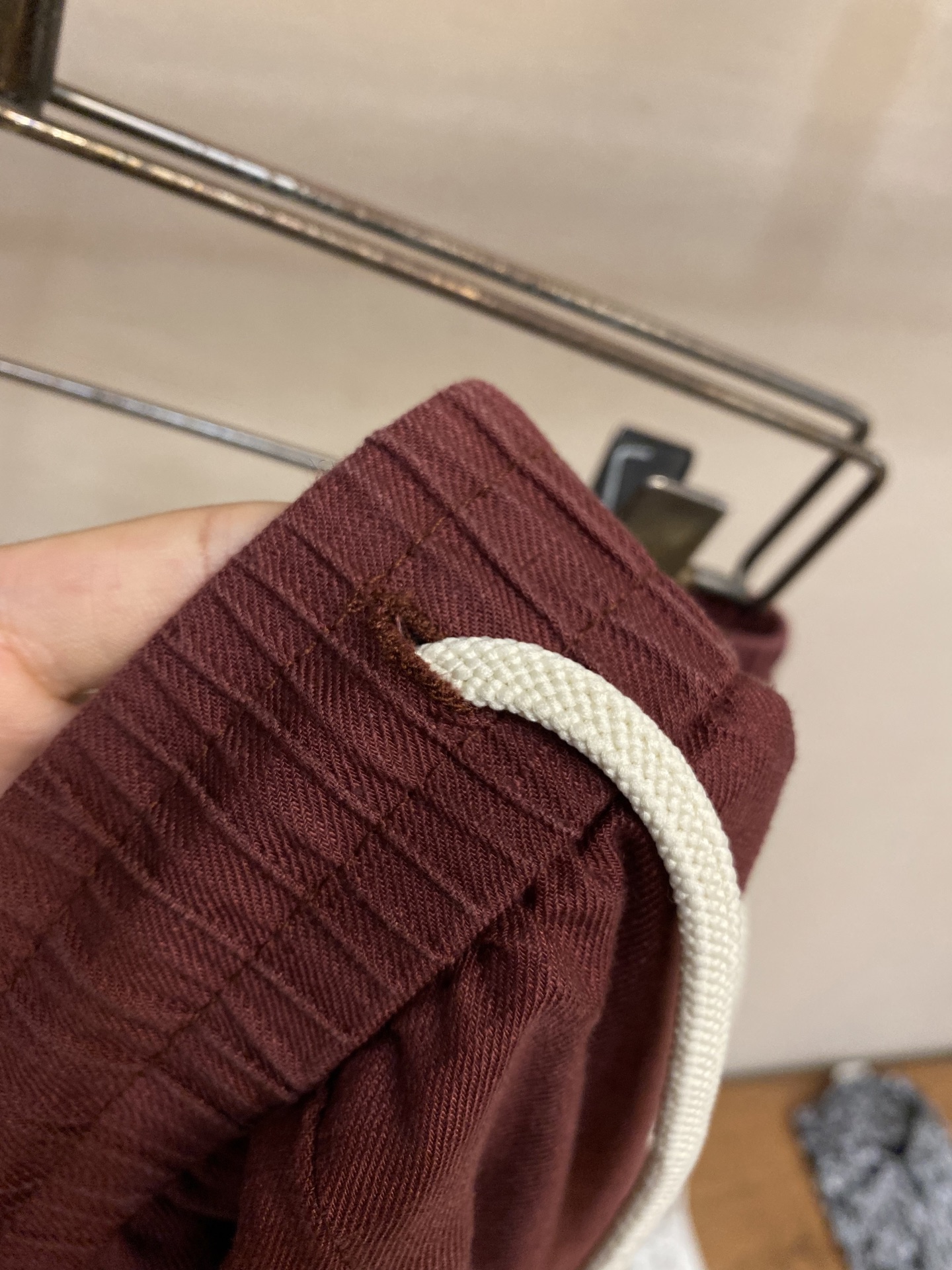 Summer Essential: Gucci Wine-Sack Breathable Pants for Stylish Comfort - 图片 3