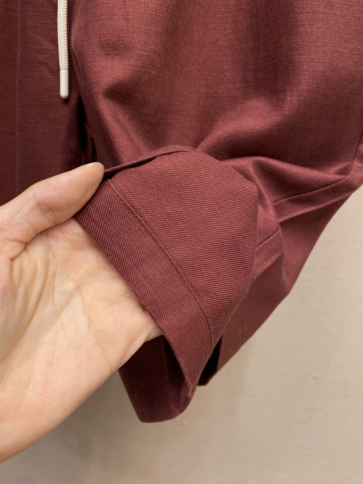 YSL Red Linen Leisure Shorts for Cool and Stylish Summer Outfits - 图片 8