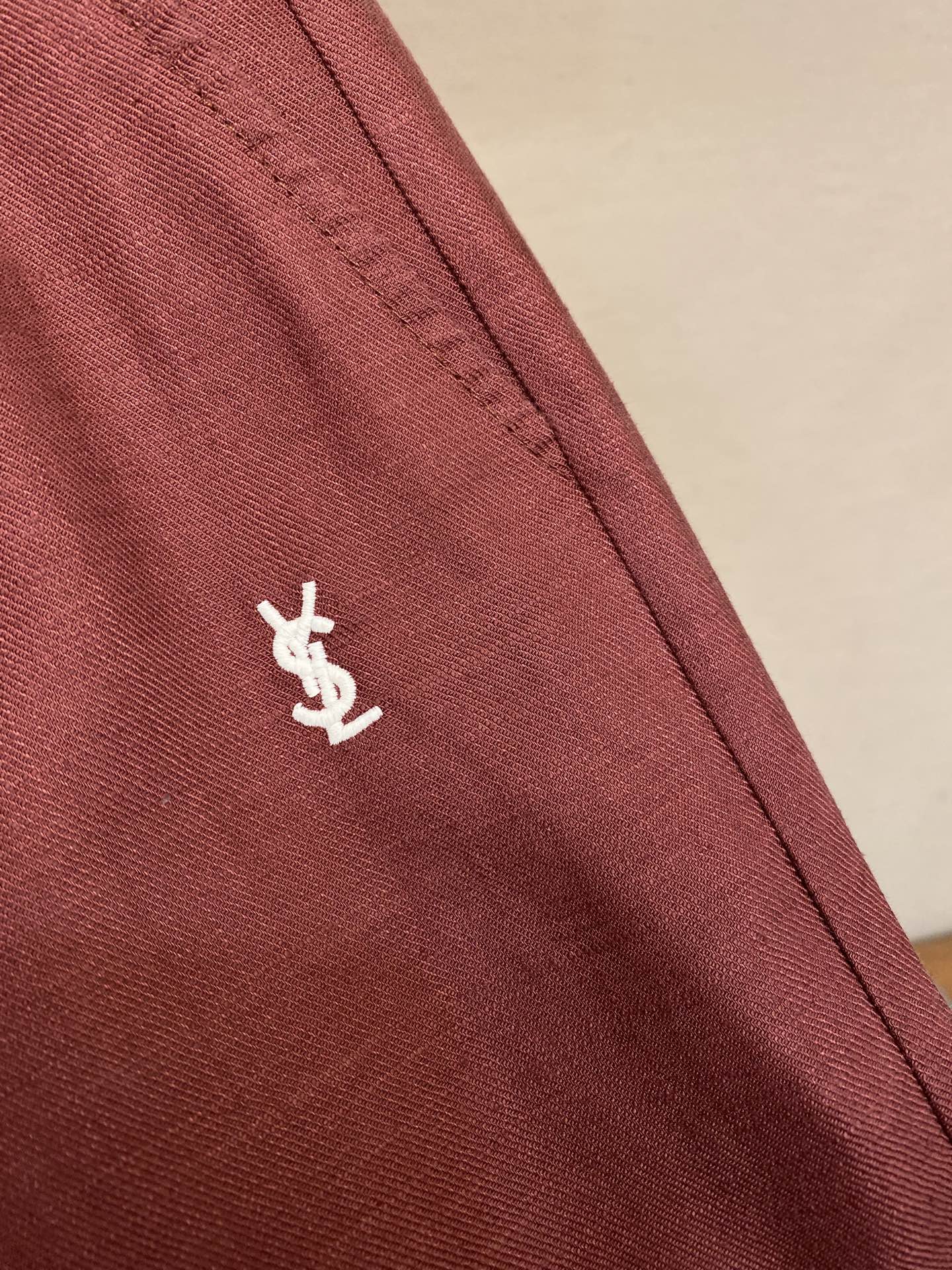 YSL Red Linen Leisure Shorts for Cool and Stylish Summer Outfits - 图片 7