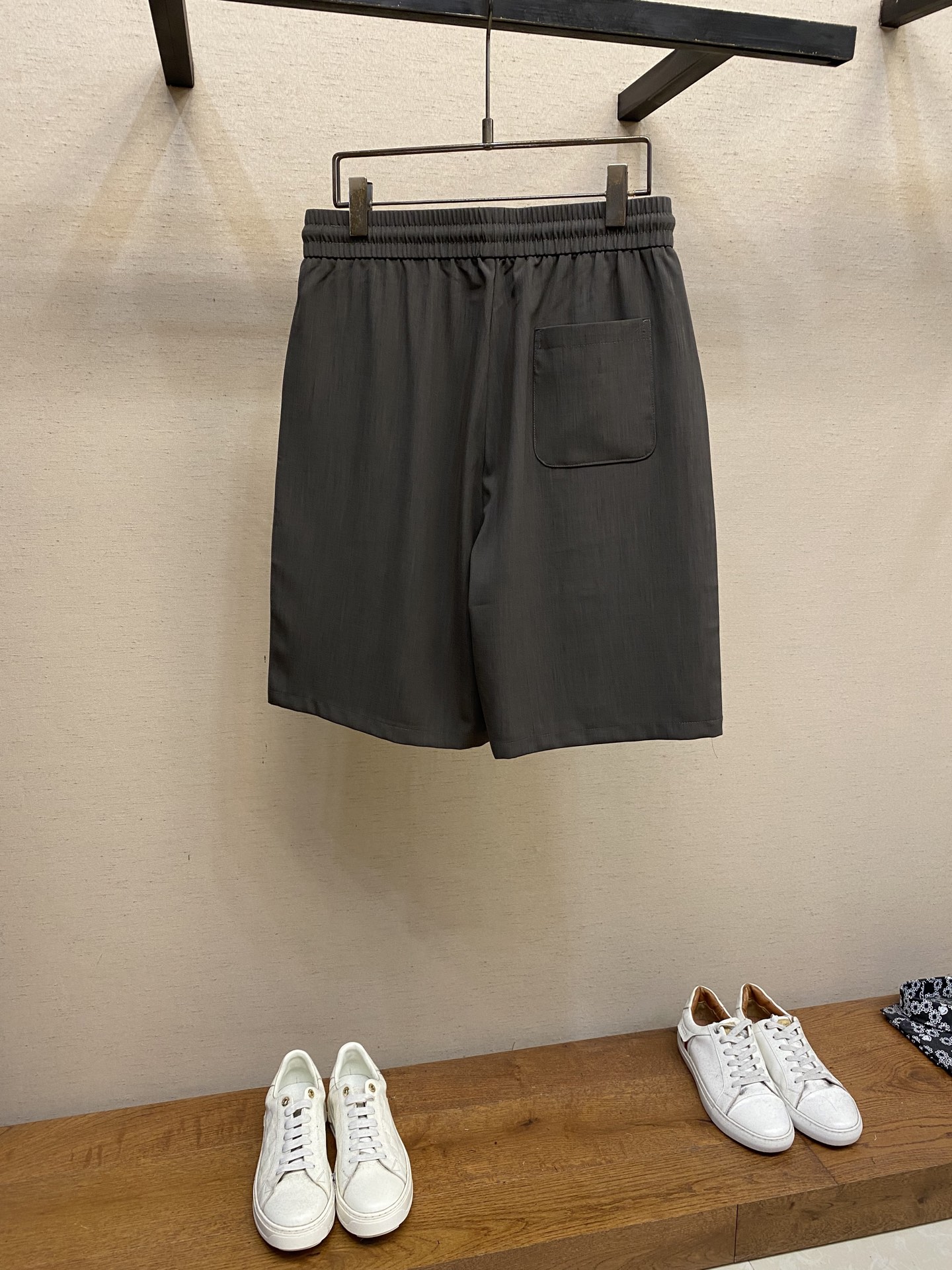 BV Tan Sterinous Thongs: Summer Closet Treasure with Asteroid-Inspired Design - 图片 2