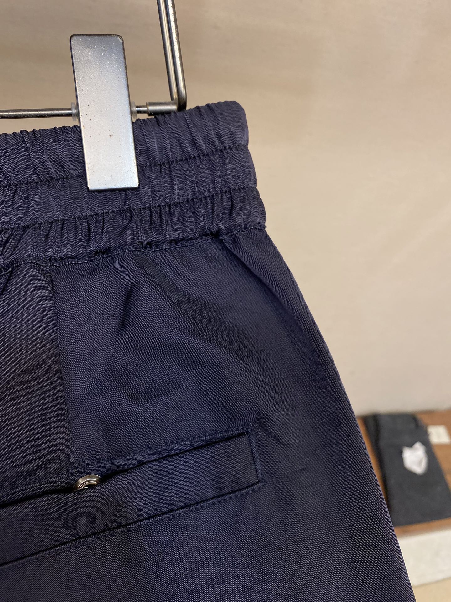 New Rick Owens Loose Nylon Shorts: Glamorous Material, Multi-Pocketed Design, Loose Fit. - 图片 7