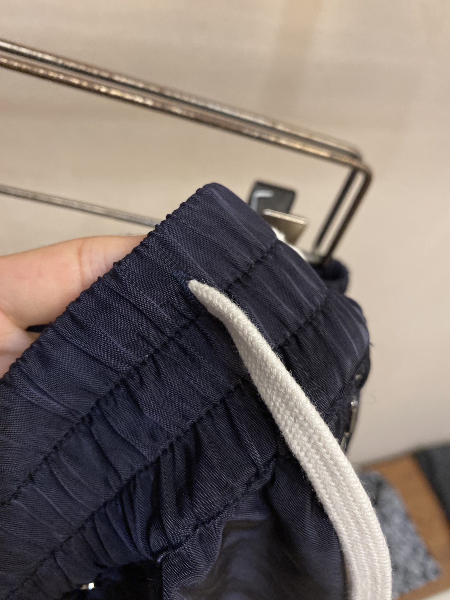 New Rick Owens Loose Nylon Shorts: Glamorous Material, Multi-Pocketed Design, Loose Fit. - 图片 3