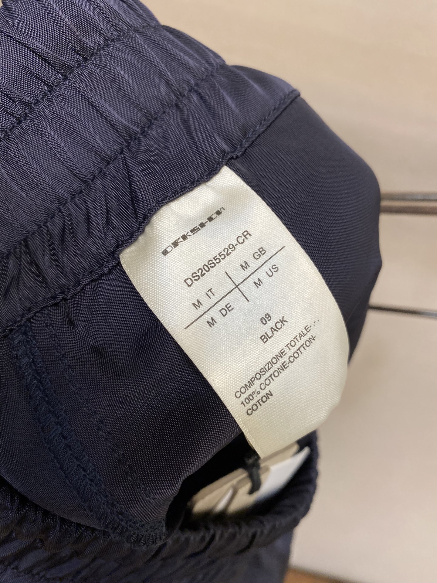 New Rick Owens Loose Nylon Shorts: Glamorous Material, Multi-Pocketed Design, Loose Fit. - 图片 4