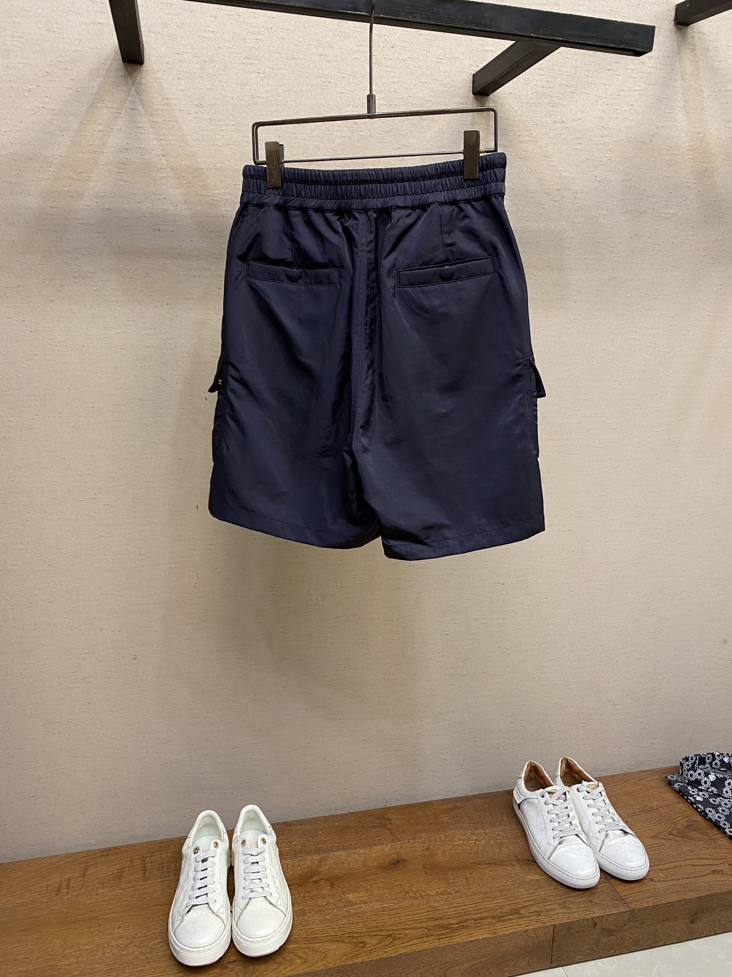 New Rick Owens Loose Nylon Shorts: Glamorous Material, Multi-Pocketed Design, Loose Fit. - 图片 2