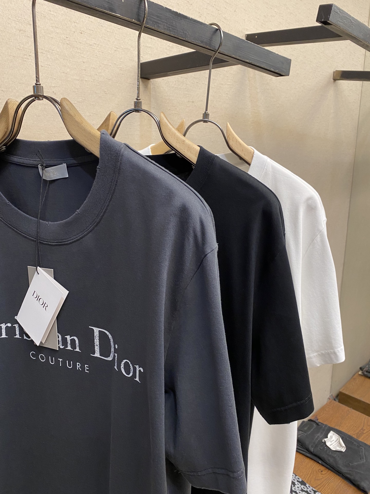 🌟🌟Dior，*FW 这款 Christian Dio* Couture T 恤是二零二五秋季男装系列新