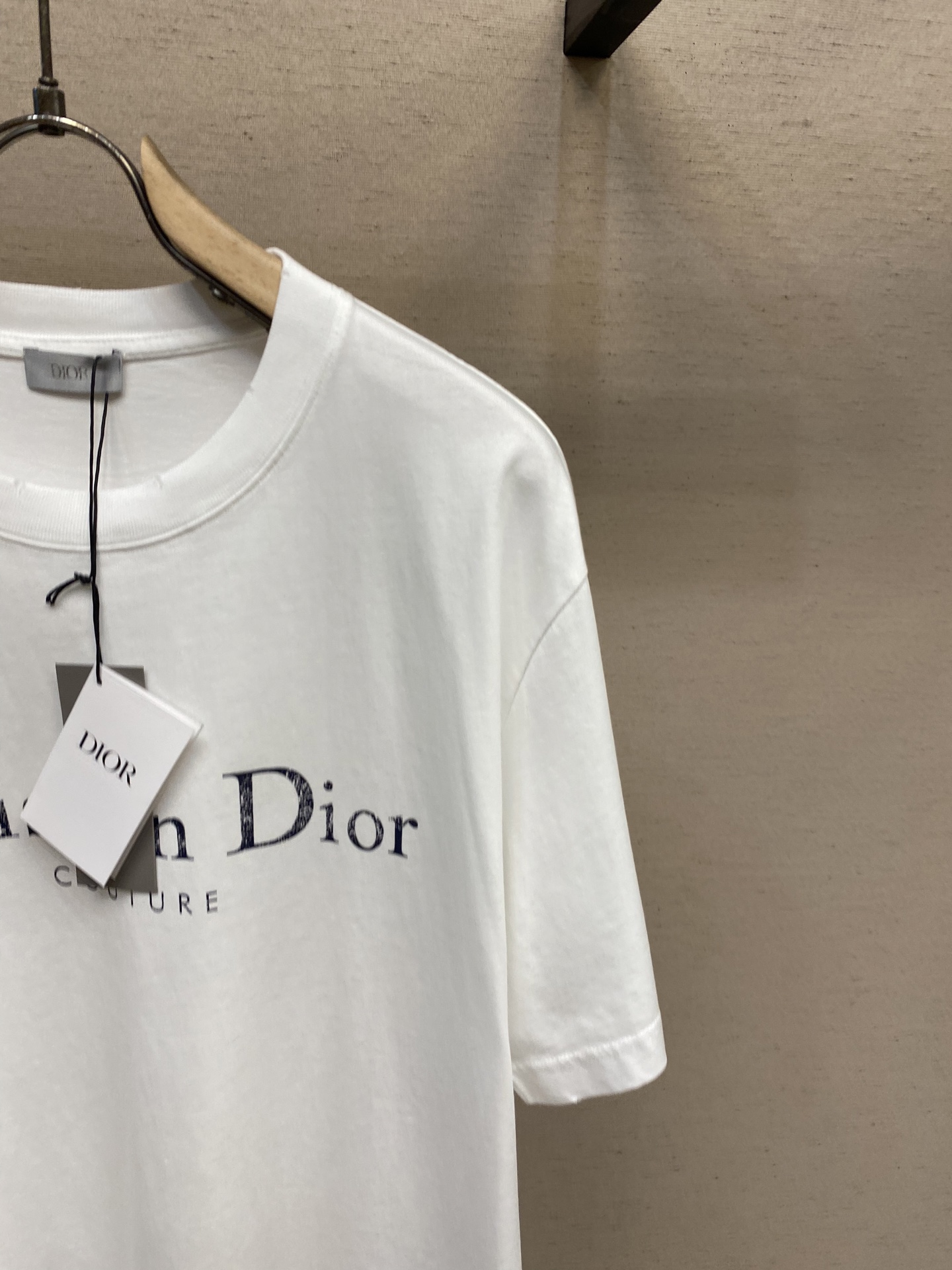 🌟🌟Dior，*FW 这款 Christian Dio* Couture T 恤是二零二五秋季男装系列新