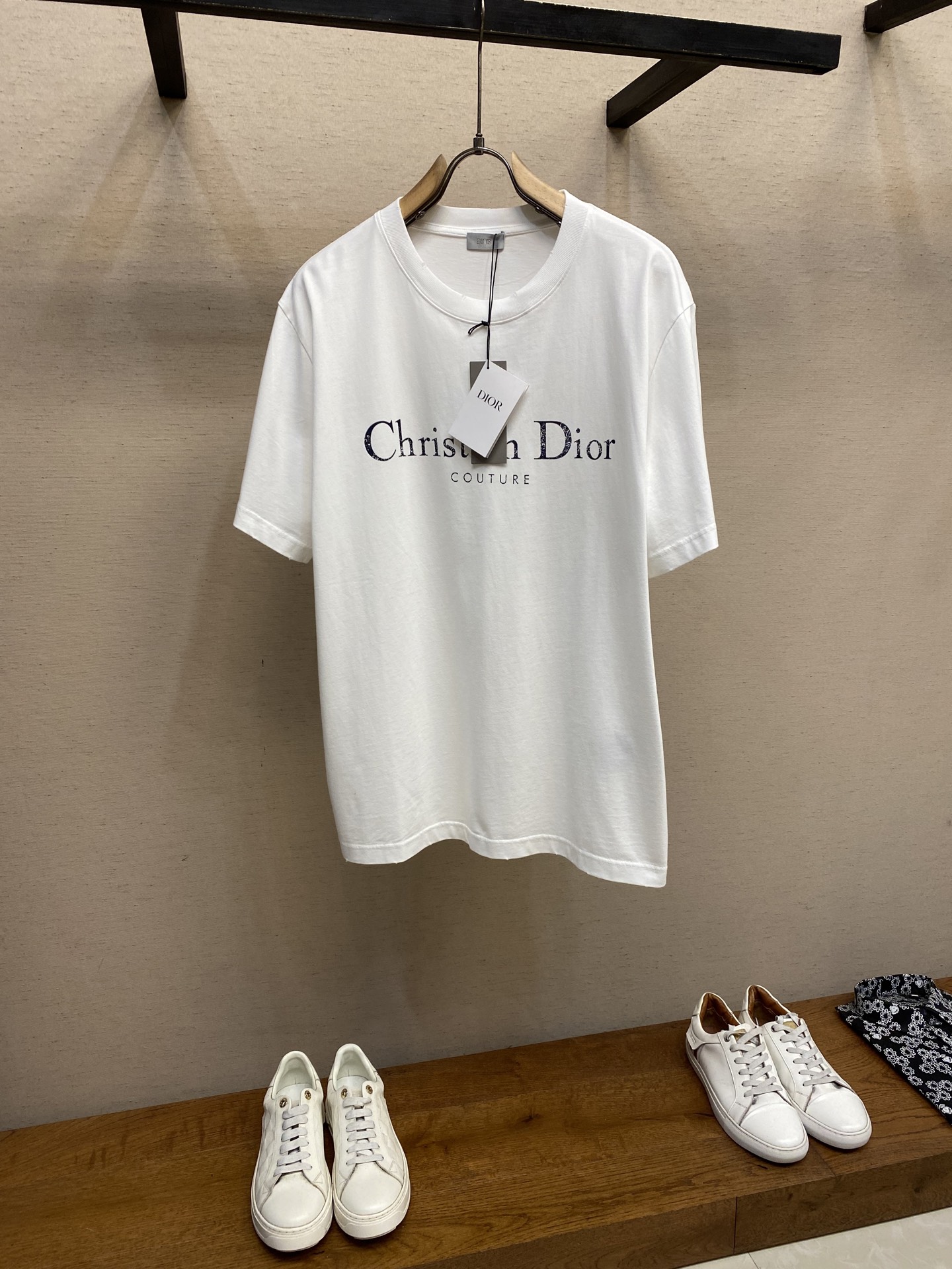 🌟🌟Dior，*FW 这款 Christian Dio* Couture T 恤是二零二五秋季男装系列新