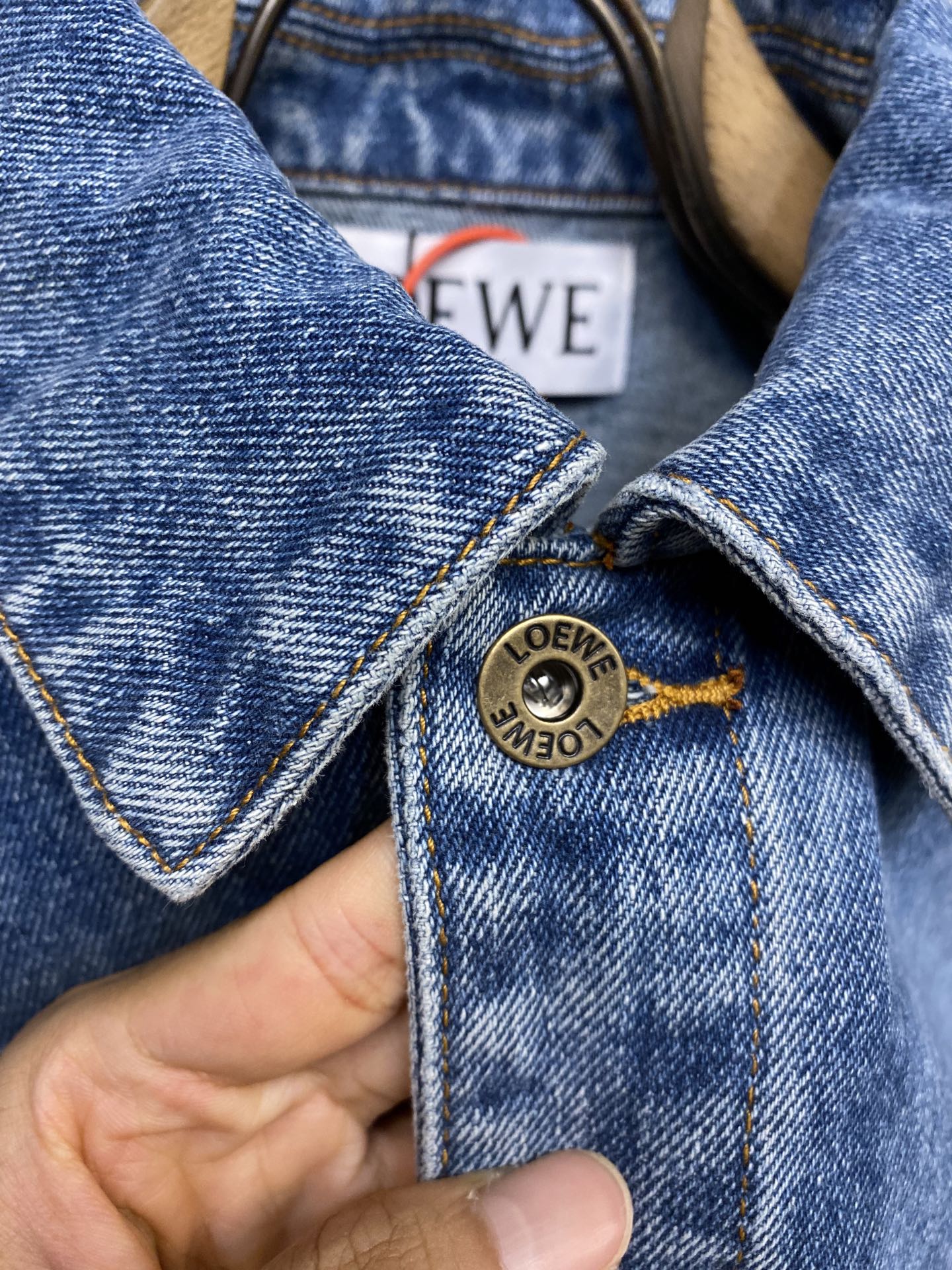 Loewe Anagram Cowboy Jacket: Classic, Innovative, Handcrafted, Personalized, High Quality, Limited Production - 图片 4
