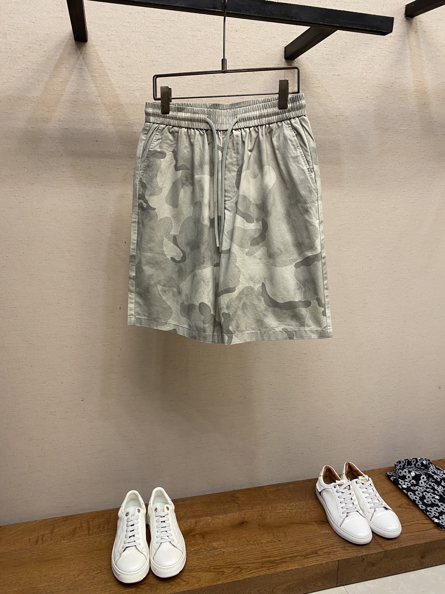 MM6Magila Colored Leisure Pants: Comfortable, Stylish, and Functional Outdoor Wear - 图片 1