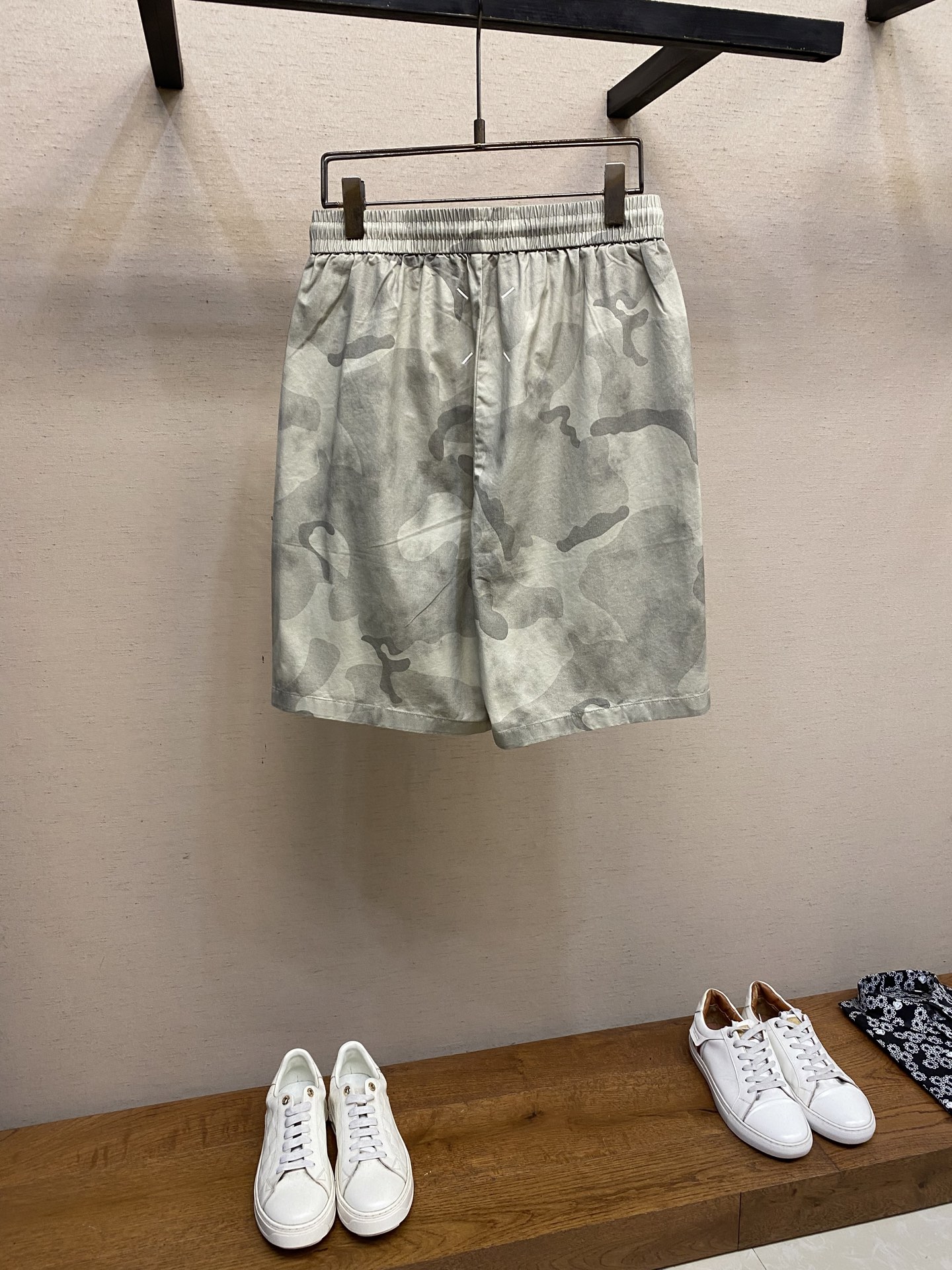 MM6Magila Colored Leisure Pants: Comfortable, Stylish, and Functional Outdoor Wear - 图片 2