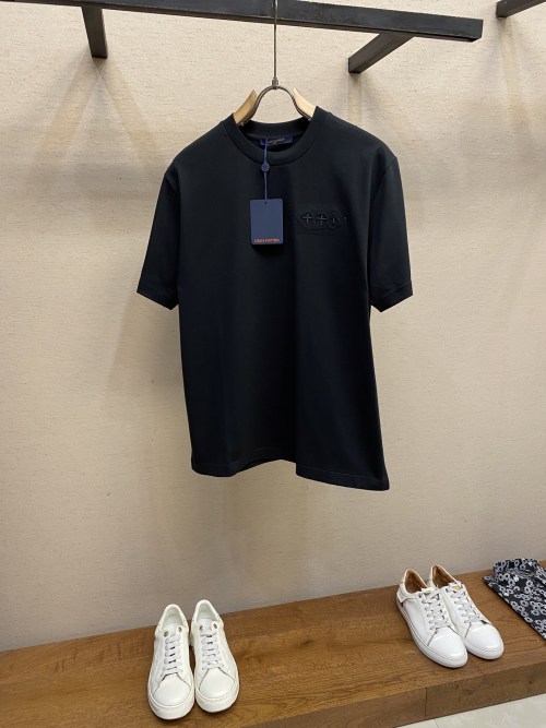 Louis Vuitton Classic Logo Patchwork Embroidery Short Sleeve T-Shirt 1 Louis Vuitton Classic Logo Patchwork Embroidery Short Sleeve T-Shirt