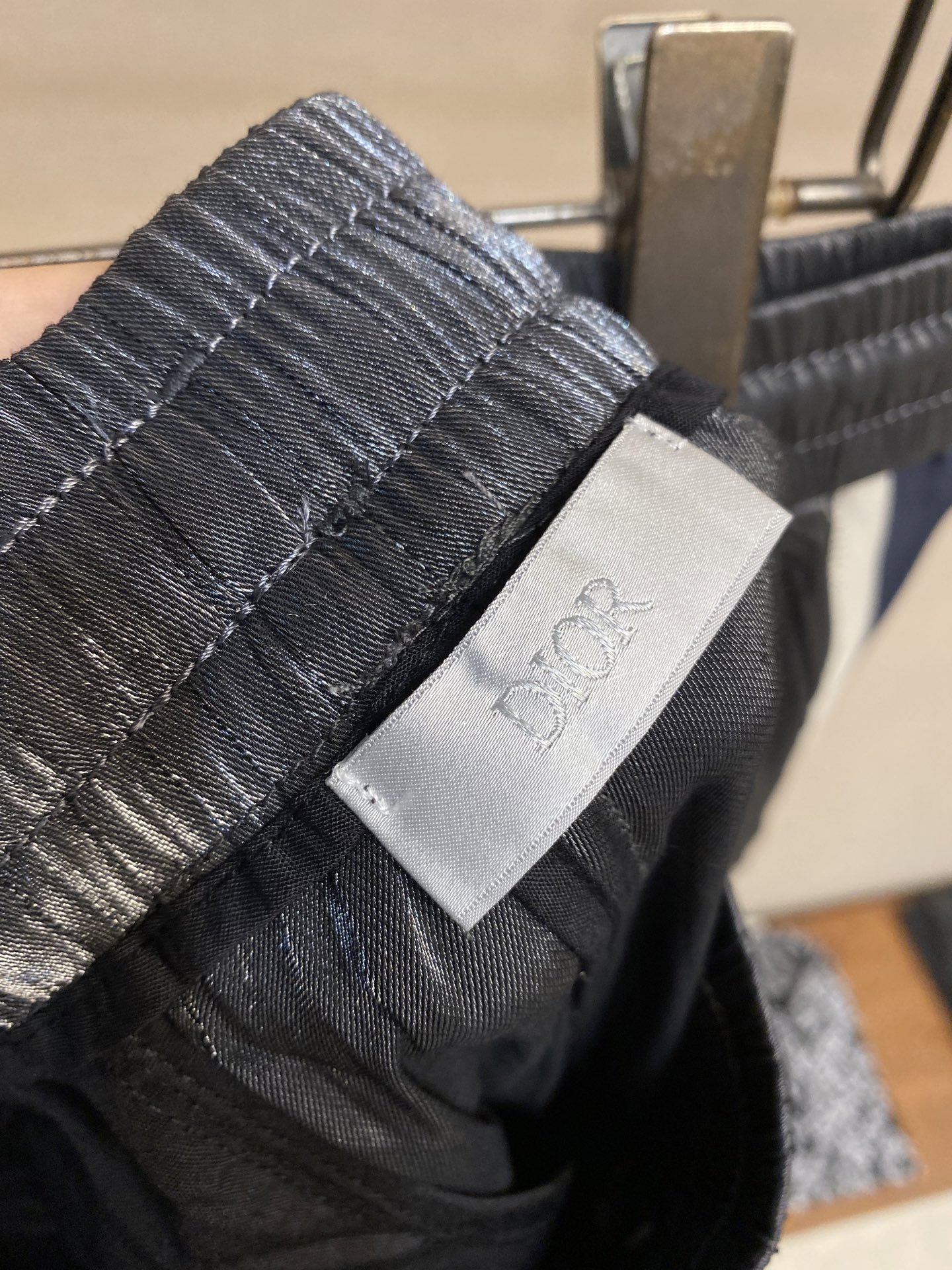 Dior Custom Silk Pants: Grey Elegance with Comfort and Style - 图片 3
