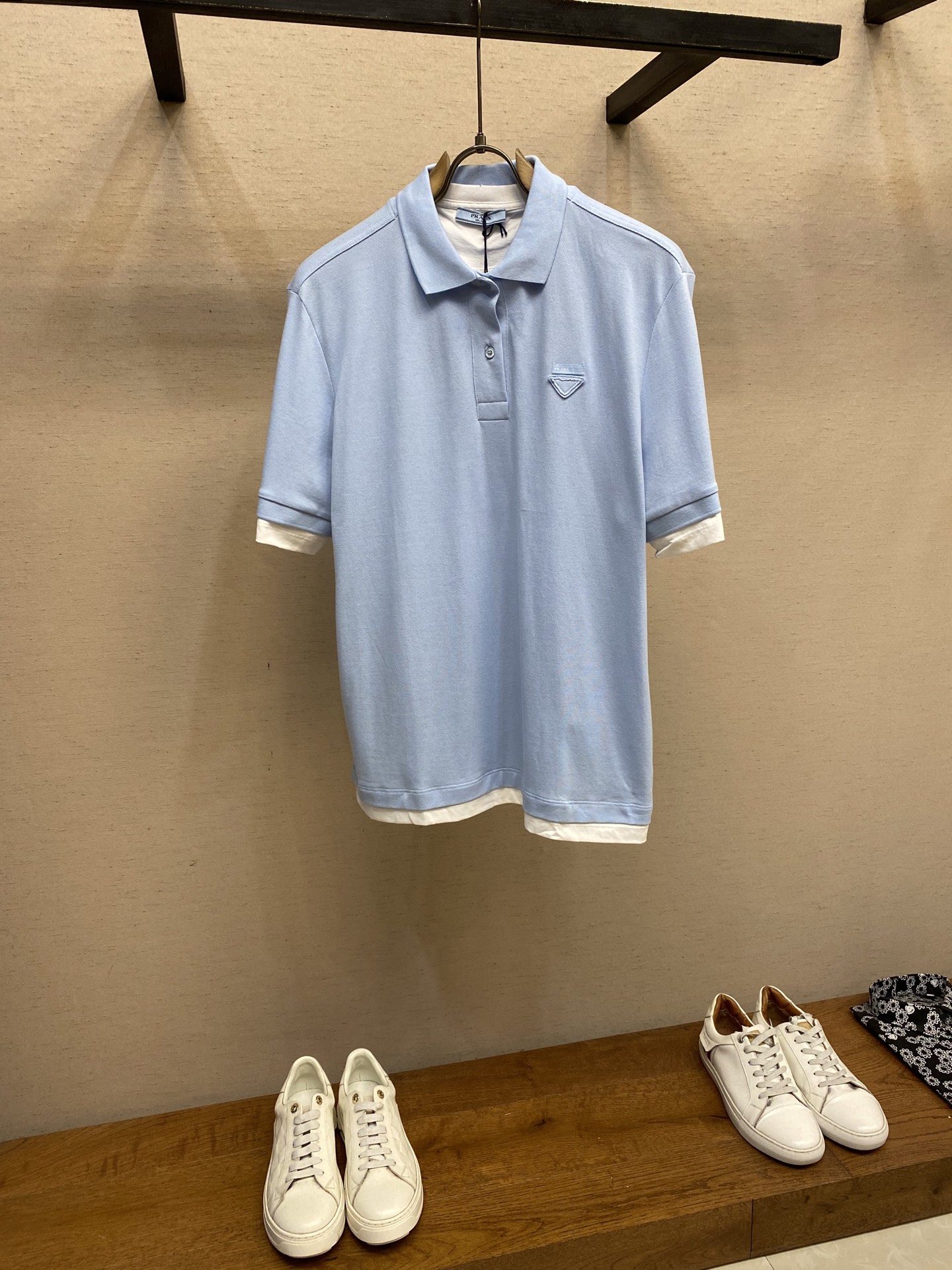 NO:482913,Prada, 25SS jersey fake two-piece short-sleeved POLO shirt, genuine 6658 purchase, fixed dyeing 40 double-strand cotton bead floor fabric, 50 double-strand plain fabric, customized flat machine rib, fabric fermentation, customized 11 chest woven label, customized 11 buttons, customized 11 trademark, loose version Size S-XL,, prada, T-shirt, alexander wang19860909Prada,25SS平纹针织假两件短袖POLO衫 正品6658购入,定染40支双股全棉珠地面料,50支双股平纹面料,定制扁机罗纹,面料酵洗,定制11胸前织唛,定制11纽扣,定制11商标,宽松版型 尺码S-XL,,prada,T-shirt,alexander wang,Men's clothing