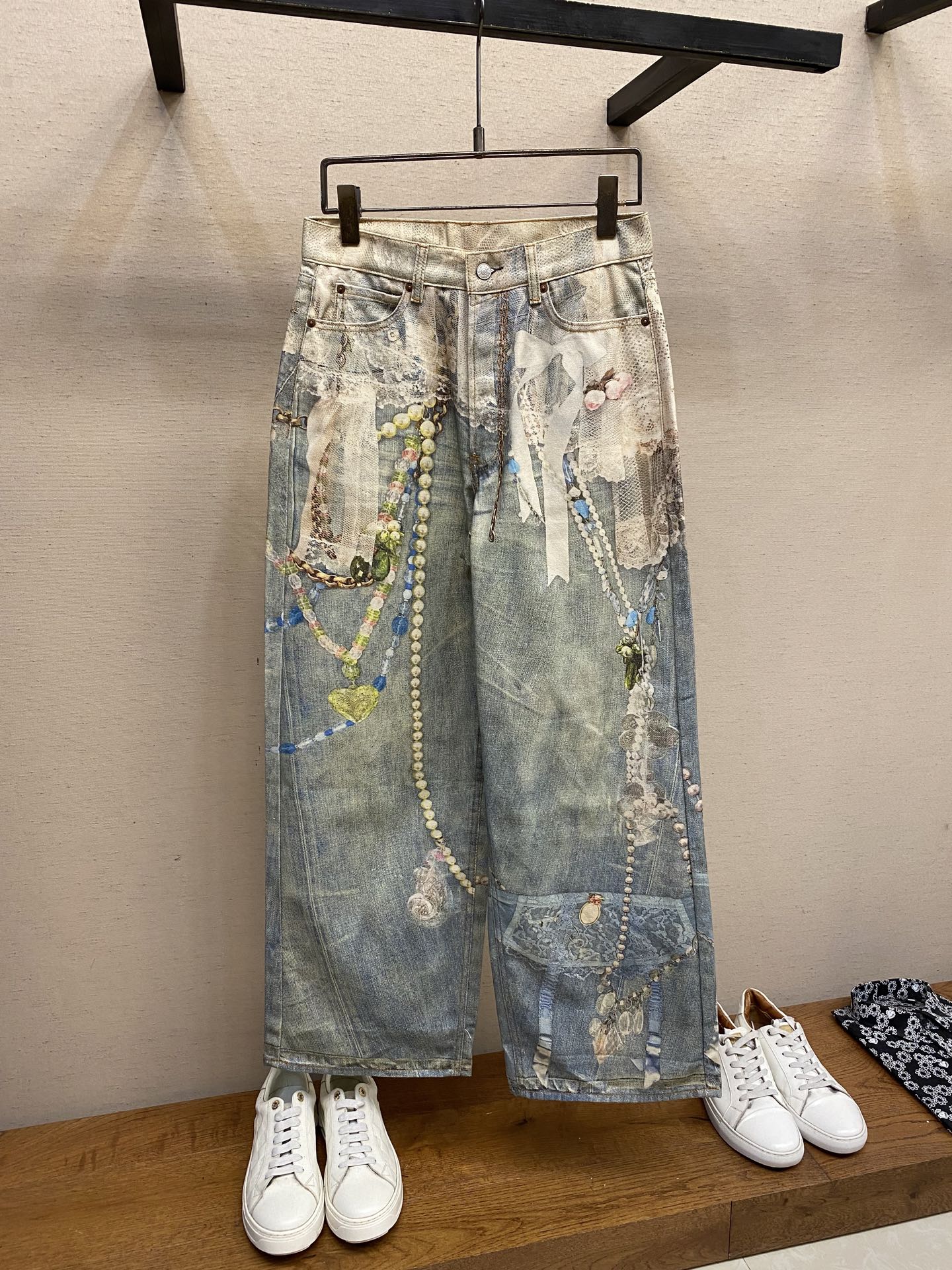 Acne Studios 1981-3D Printing Retro Jeans: Old Cowboys’ Art Rebirth in Fashion - 图片 1