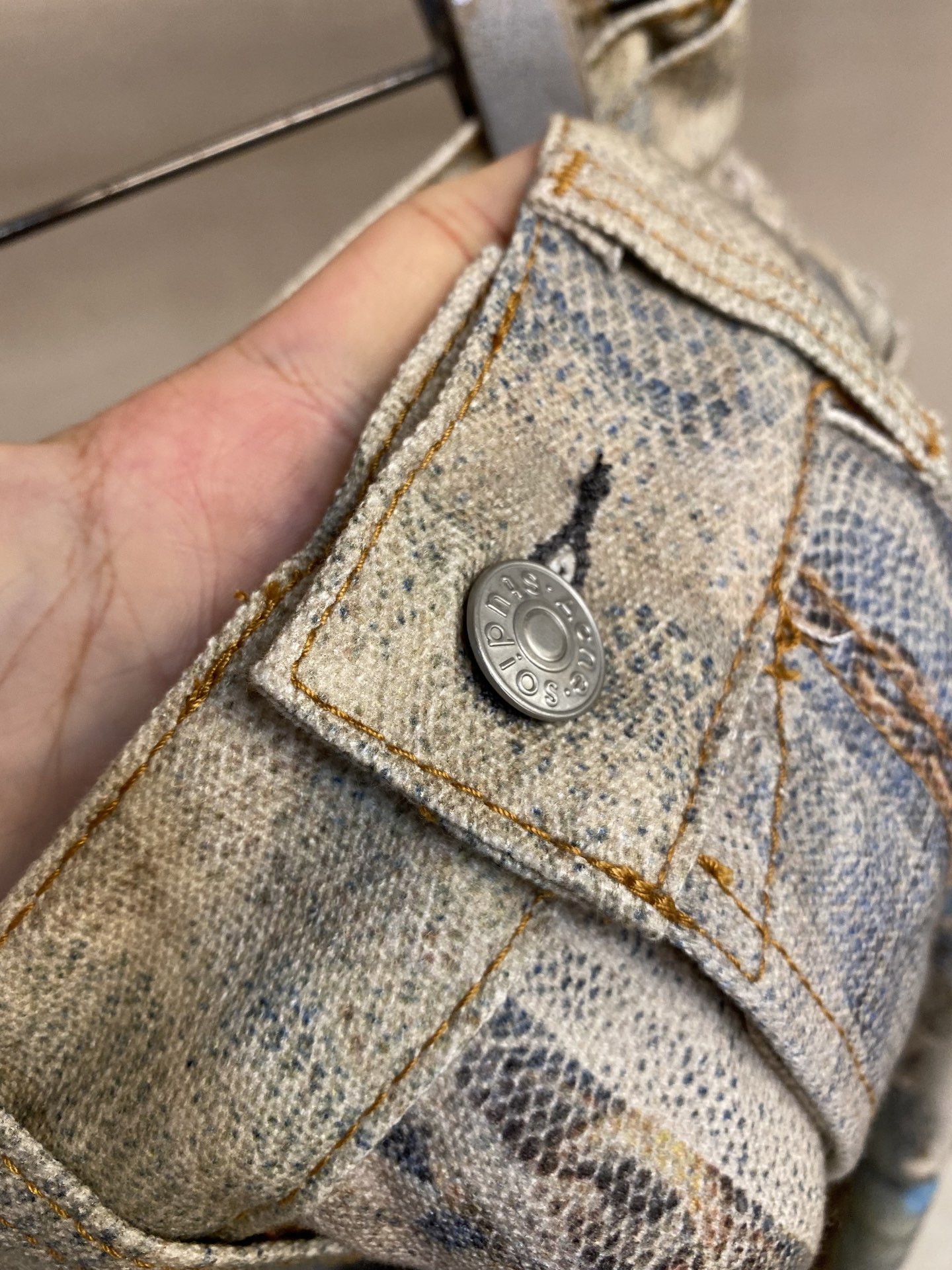 Acne Studios 1981-3D Printing Retro Jeans: Old Cowboys’ Art Rebirth in Fashion - 图片 3