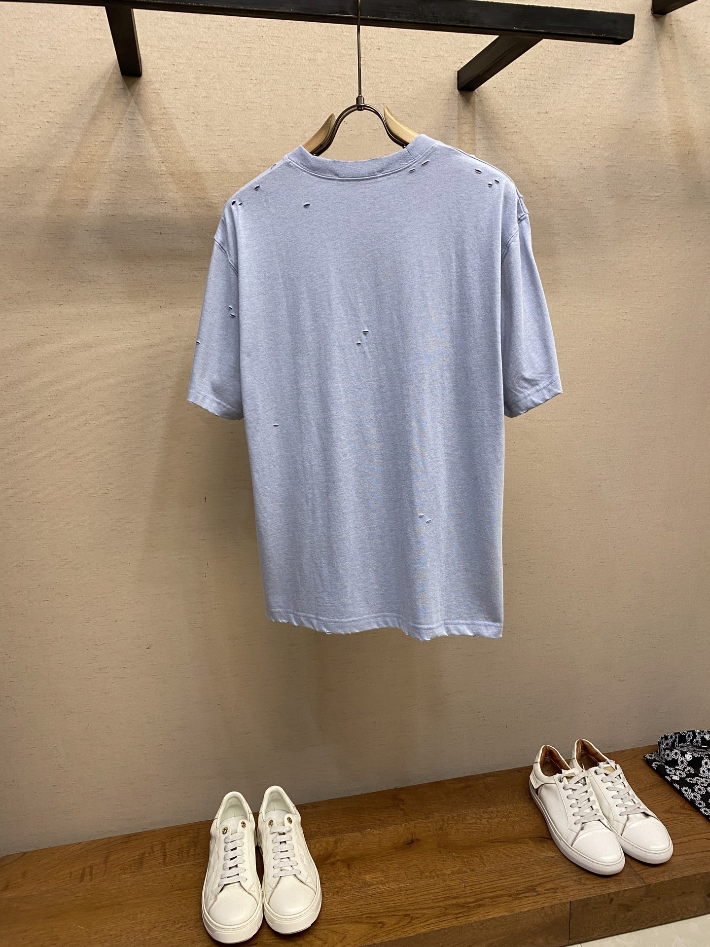 AcneStudios Black-and-White Smiley Face T-Shirt: Yearly Hit with Buyers, Various Sizes - 图片 2
