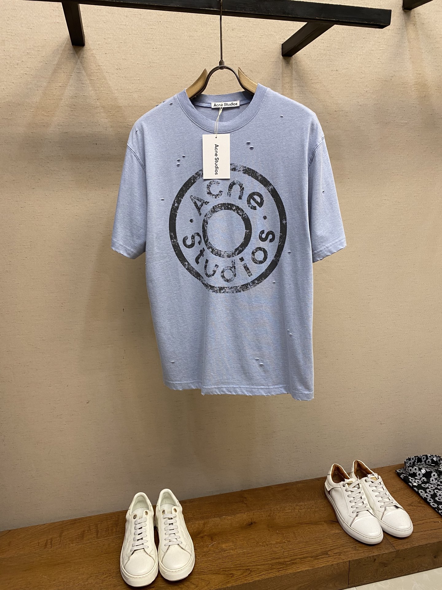 AcneStudios Black-and-White Smiley Face T-Shirt: Yearly Hit with Buyers, Various Sizes